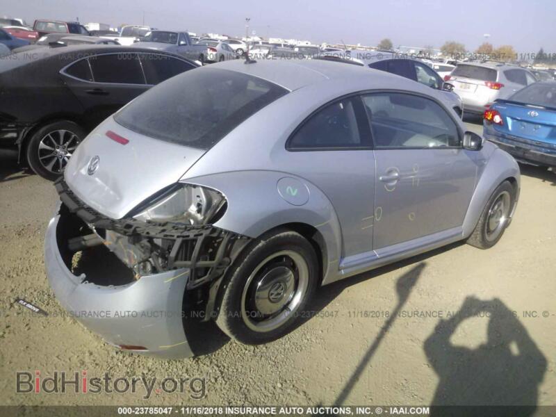 2012 Volkswagen BEETLE (VIN 3VWJP7AT1CM628228) — фото 4 из 10