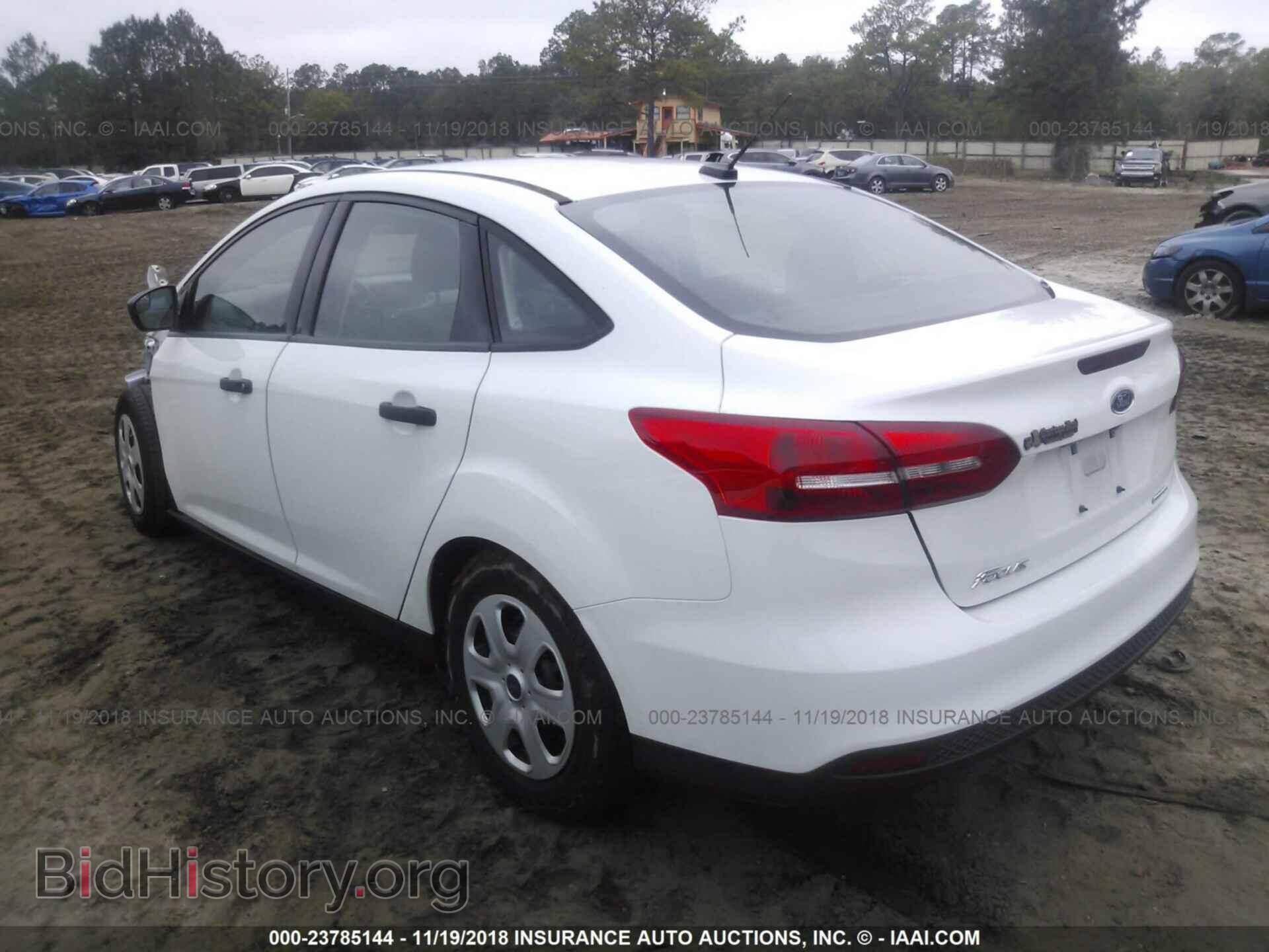 2016 Ford Focus - VIN: 1FADP3E28GL358759 - Photo 3