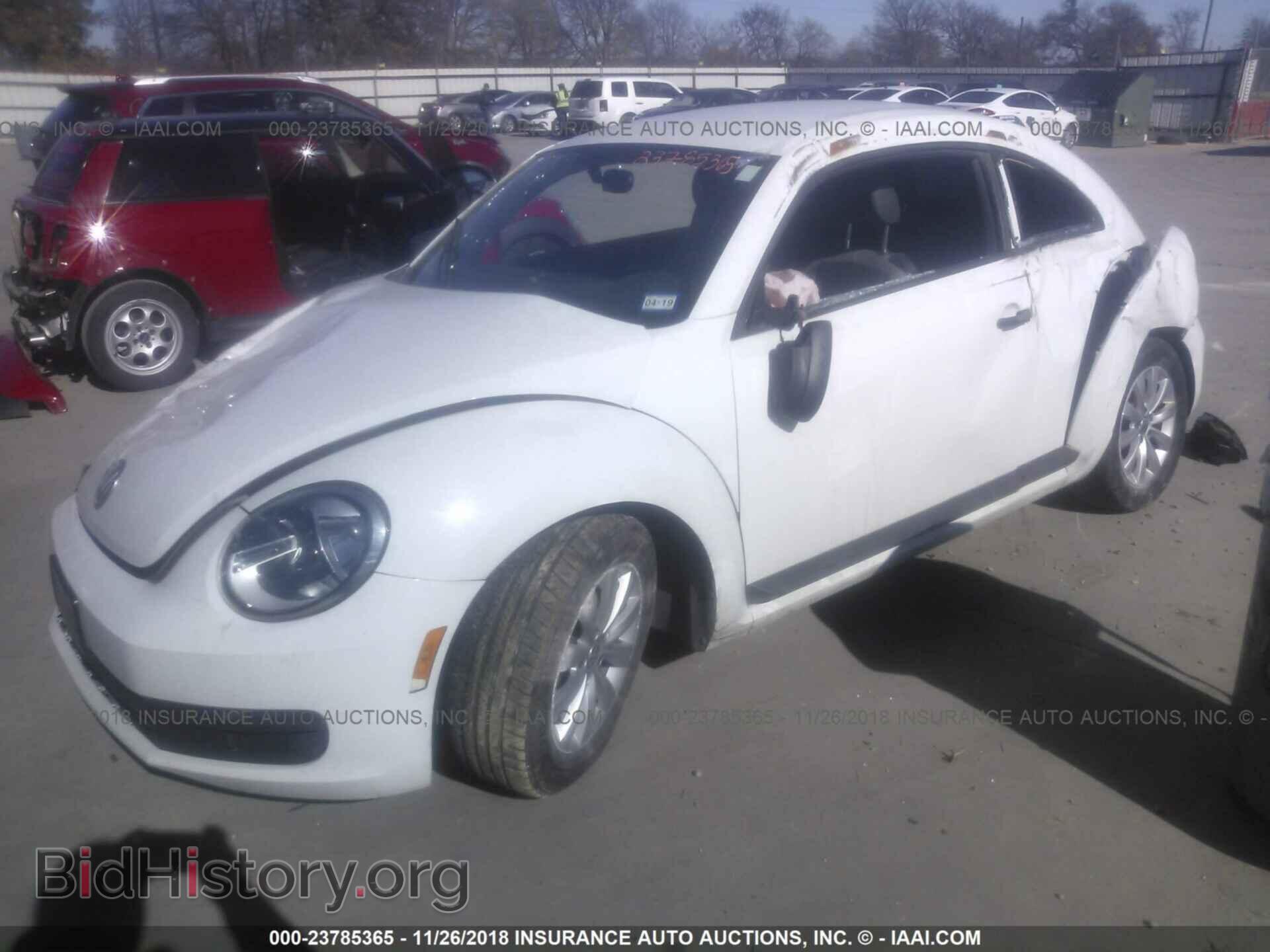 2015 Volkswagen Beetle - VIN: 3VWF17AT9FM647380 - Фото 2