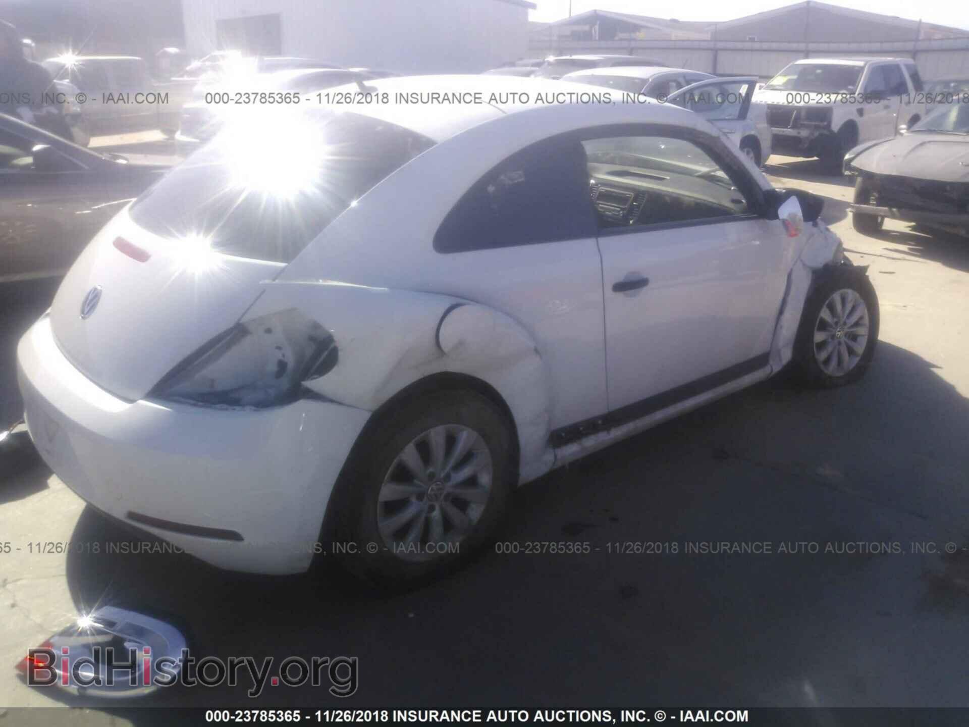 2015 Volkswagen Beetle - VIN: 3VWF17AT9FM647380 - Фото 4