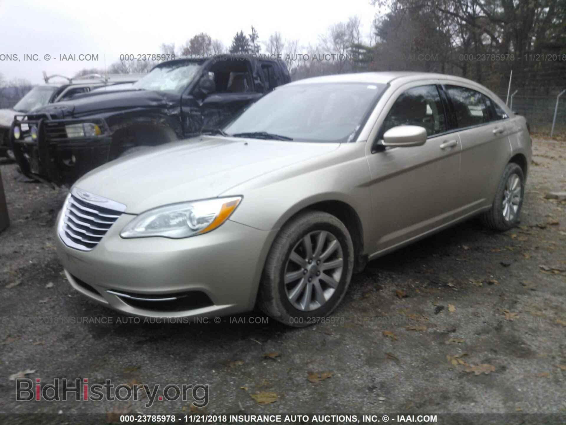 2013 Chrysler 200 - VIN: 1C3CCBBB8DN627637 - Фото 2