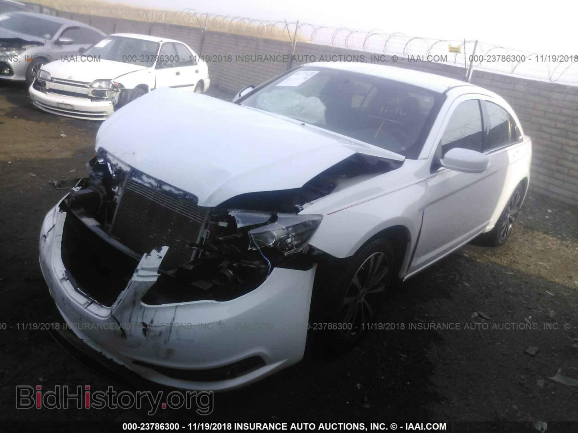 2013 Chrysler 200 - VIN: 1C3CCBBB8DN584644 - Фото 2