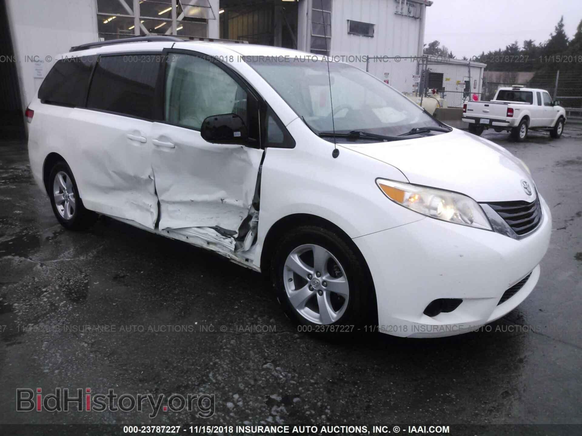 Photo 5TDKK3DC9BS126012 - TOYOTA SIENNA 2011