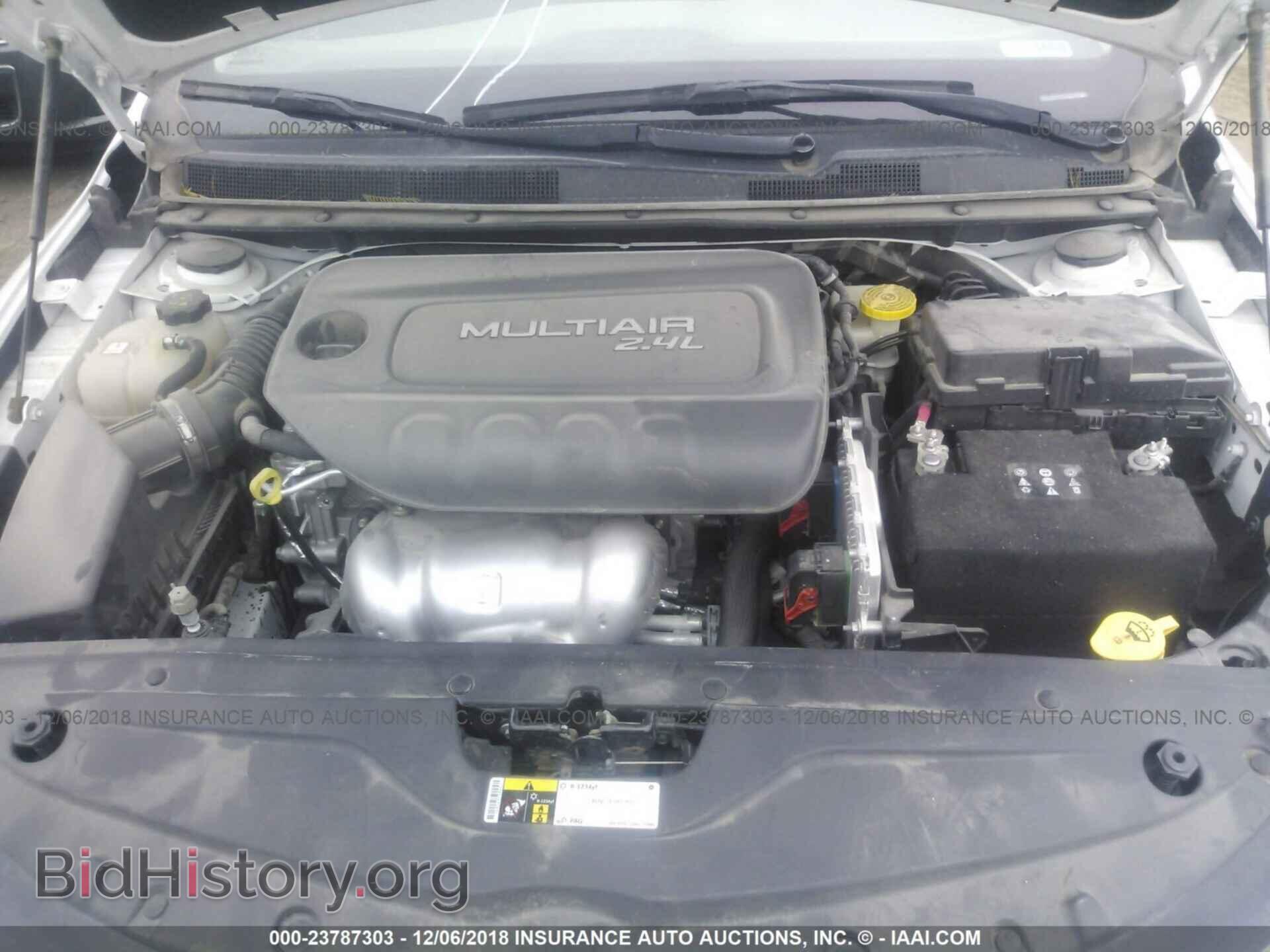 2015 Chrysler 200 - VIN: 1C3CCCAB9FN719950 - Фото 10