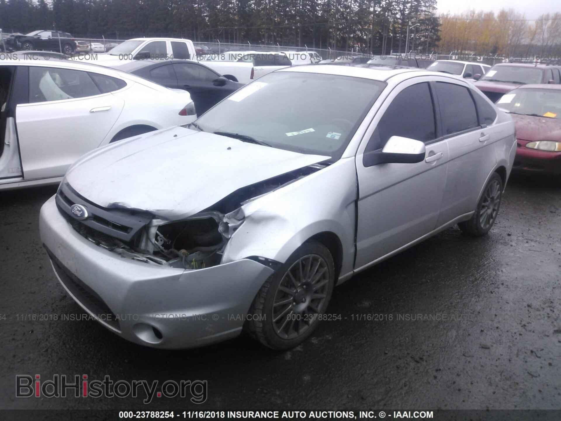 2011 Ford Focus - VIN: 1FAHP3GN6BW113670 - Фото 2