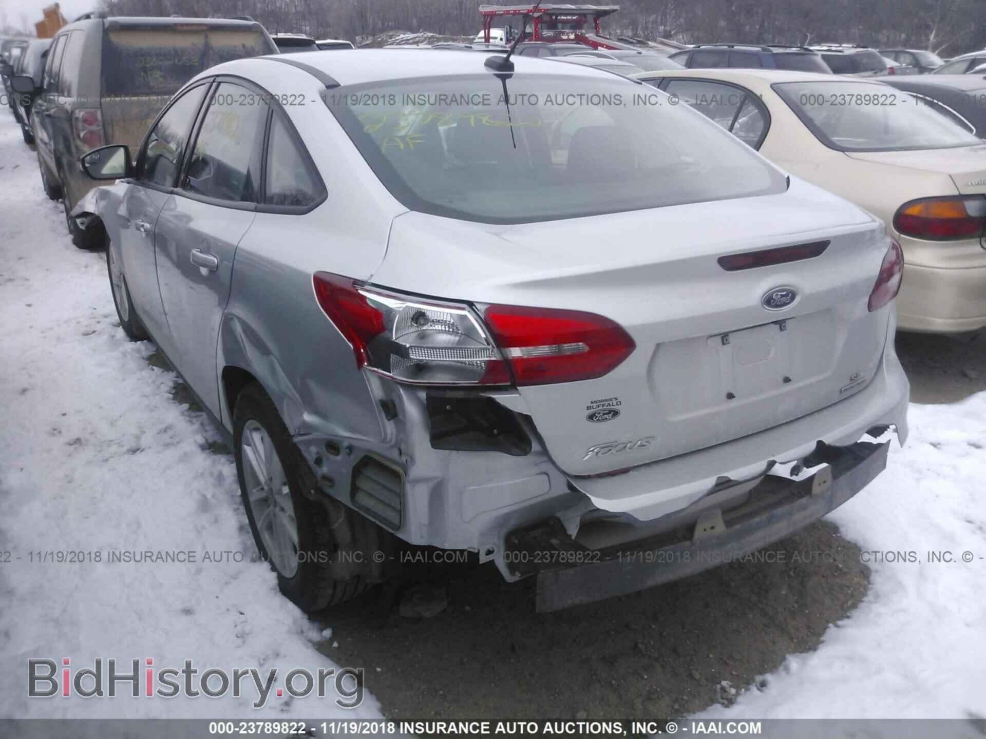 2016 Ford Focus - VIN: 1FADP3F22GL405492 - Photo 3