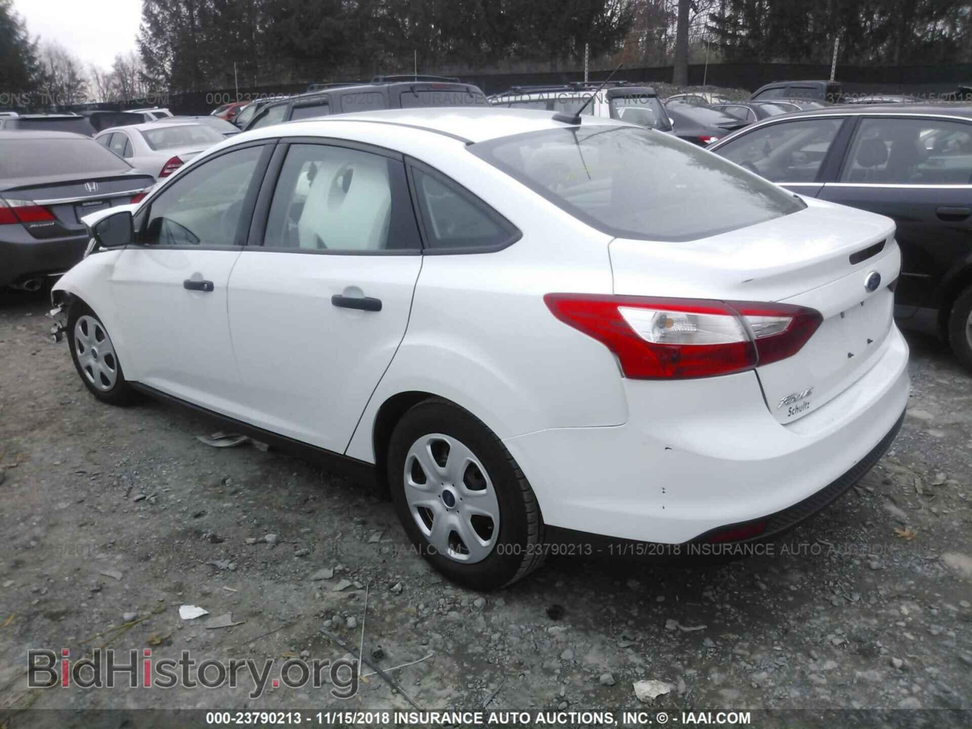 2014 Ford Focus - VIN: 1FADP3E21EL364111 - Photo 3