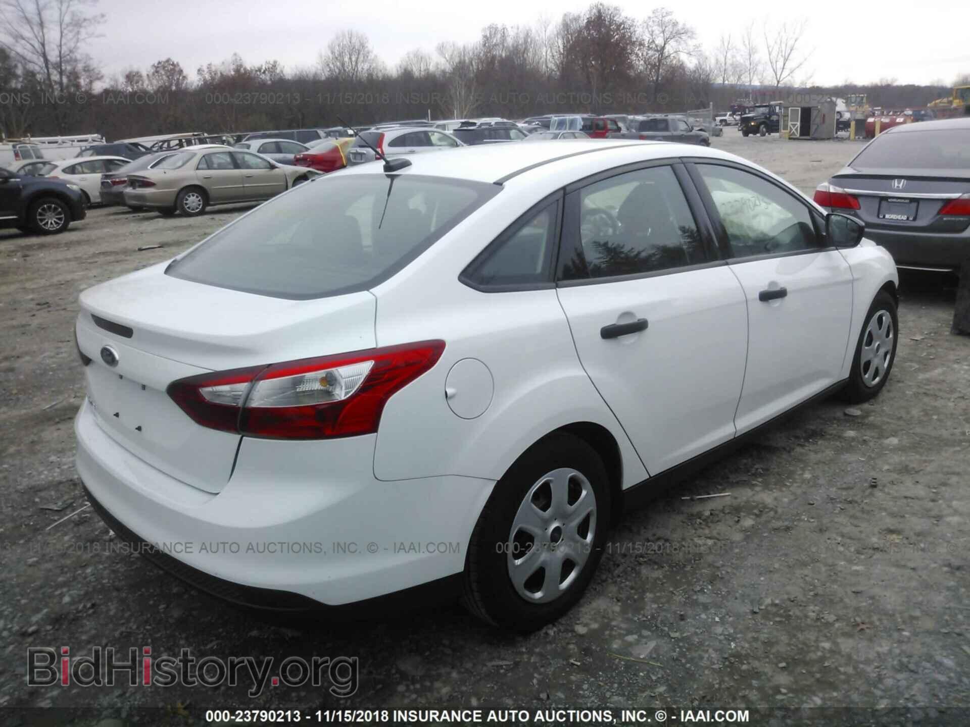 2014 Ford Focus - VIN: 1FADP3E21EL364111 - Photo 4