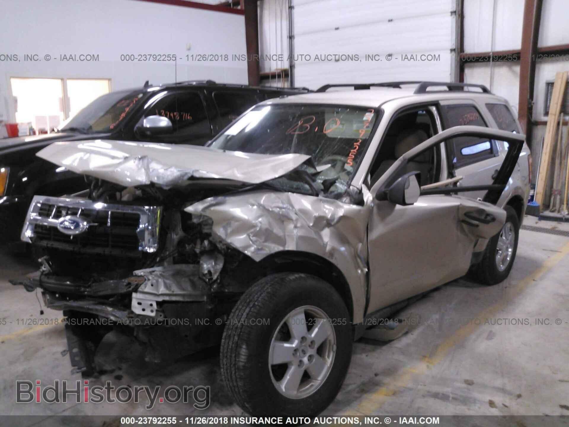 2011 FORD ESCAPE - VIN: 1FMCU9D73BKB06023 - Фото 2