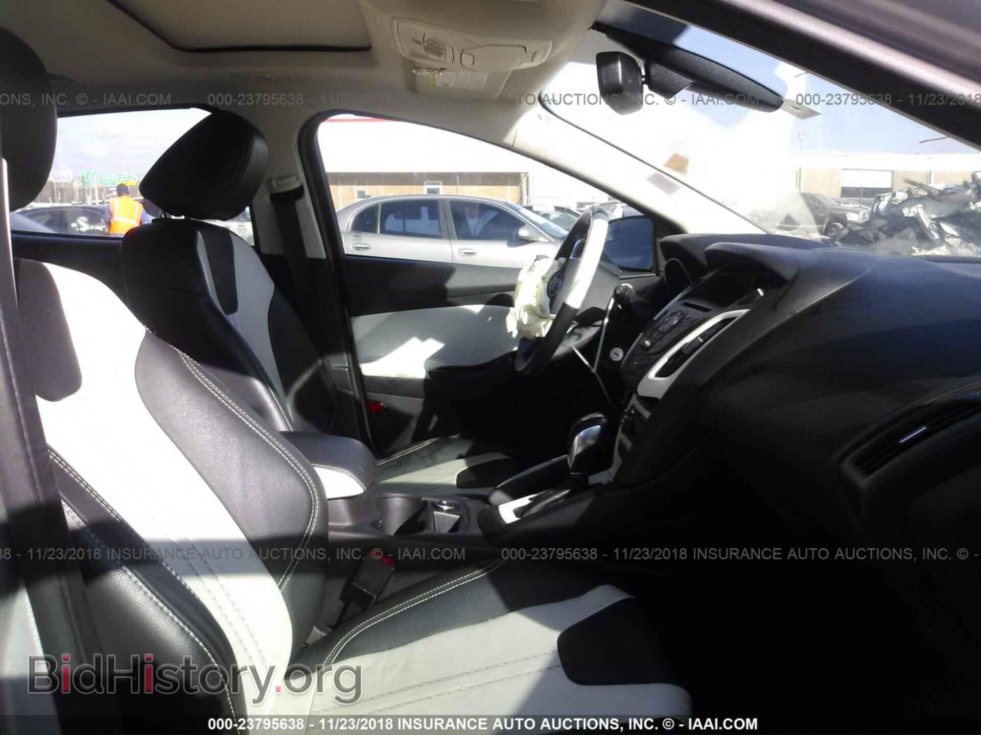 2012 Ford Focus - VIN: 1FAHP3M24CL404598 - Photo 5
