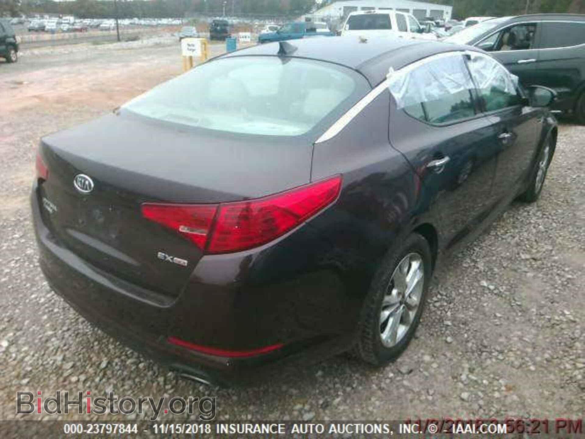 2011 Kia Optima - VIN: KNAGN4A74B5097435 - Фото 2