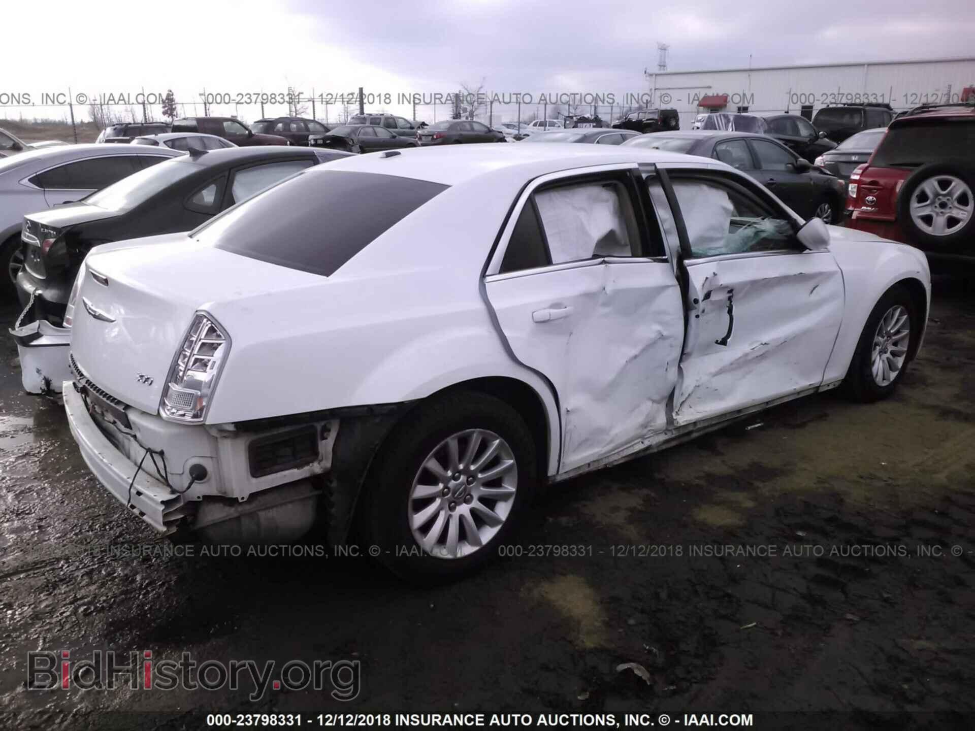 2013 CHRYSLER 300 - VIN: 2C3CCAAGXDH740067 - Фото 4