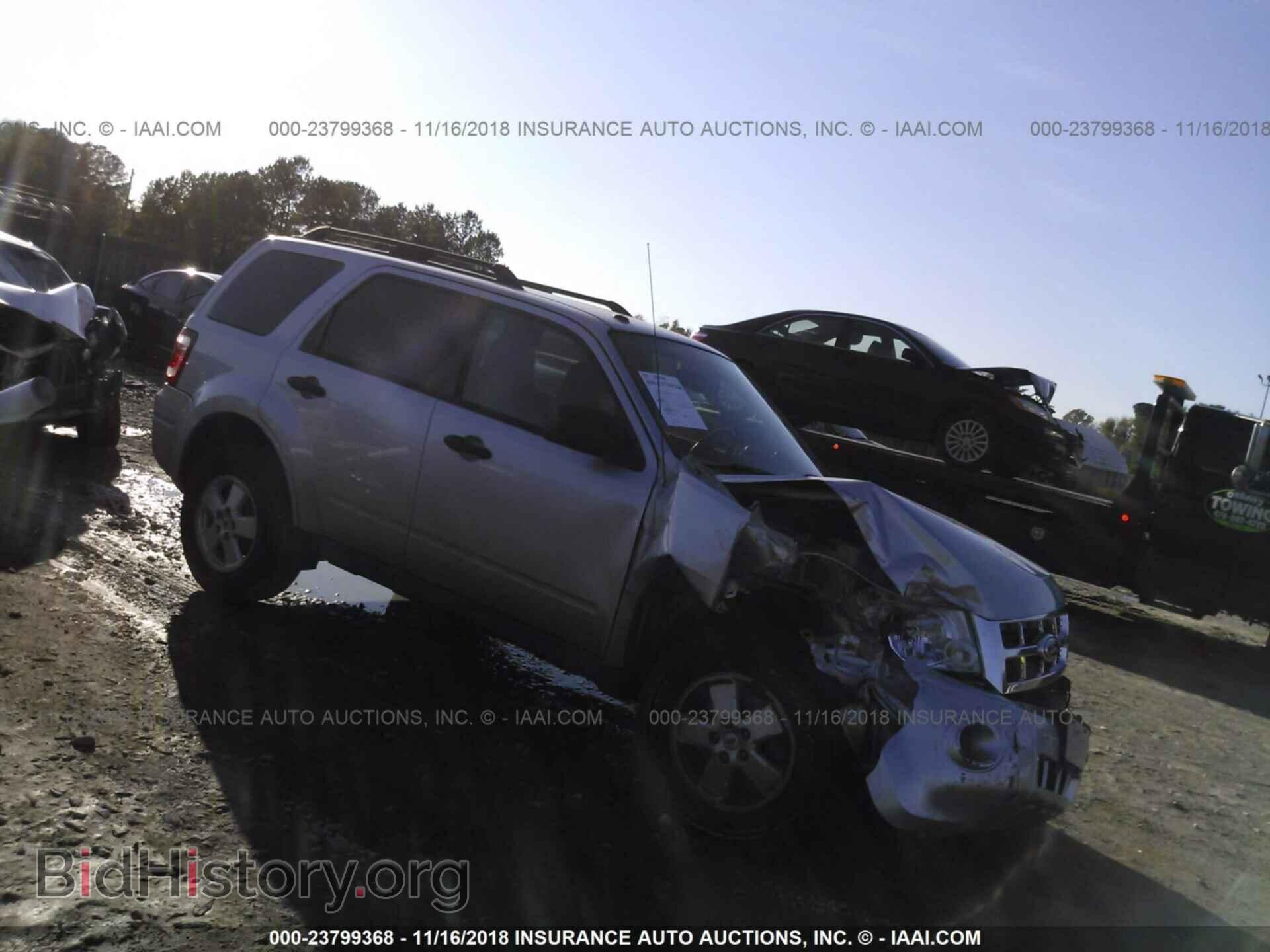 Photo 1FMCU0DG5BKB14930 - Ford Escape 2011