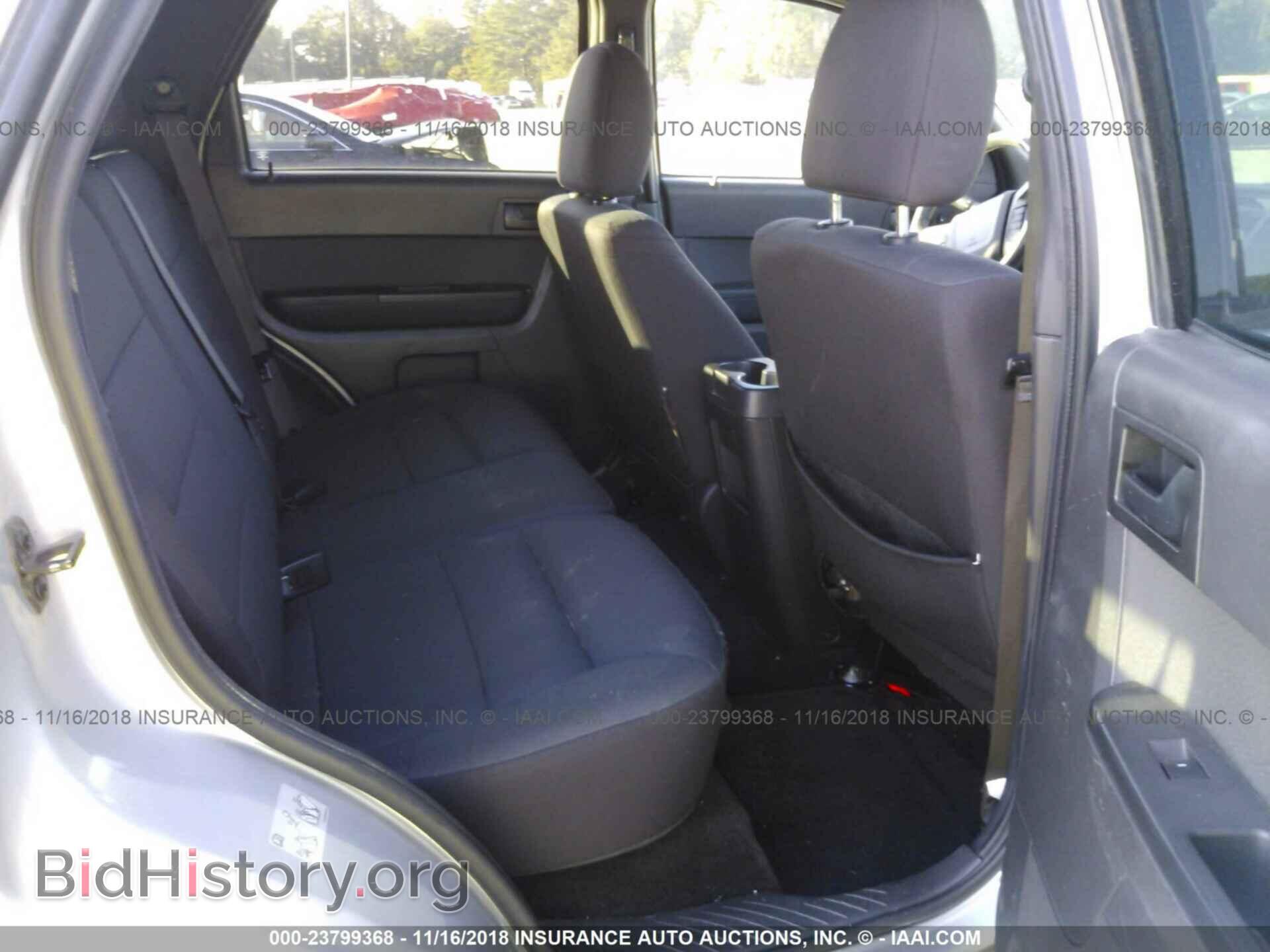 2011 Ford Escape - VIN: 1FMCU0DG5BKB14930 - Photo 8