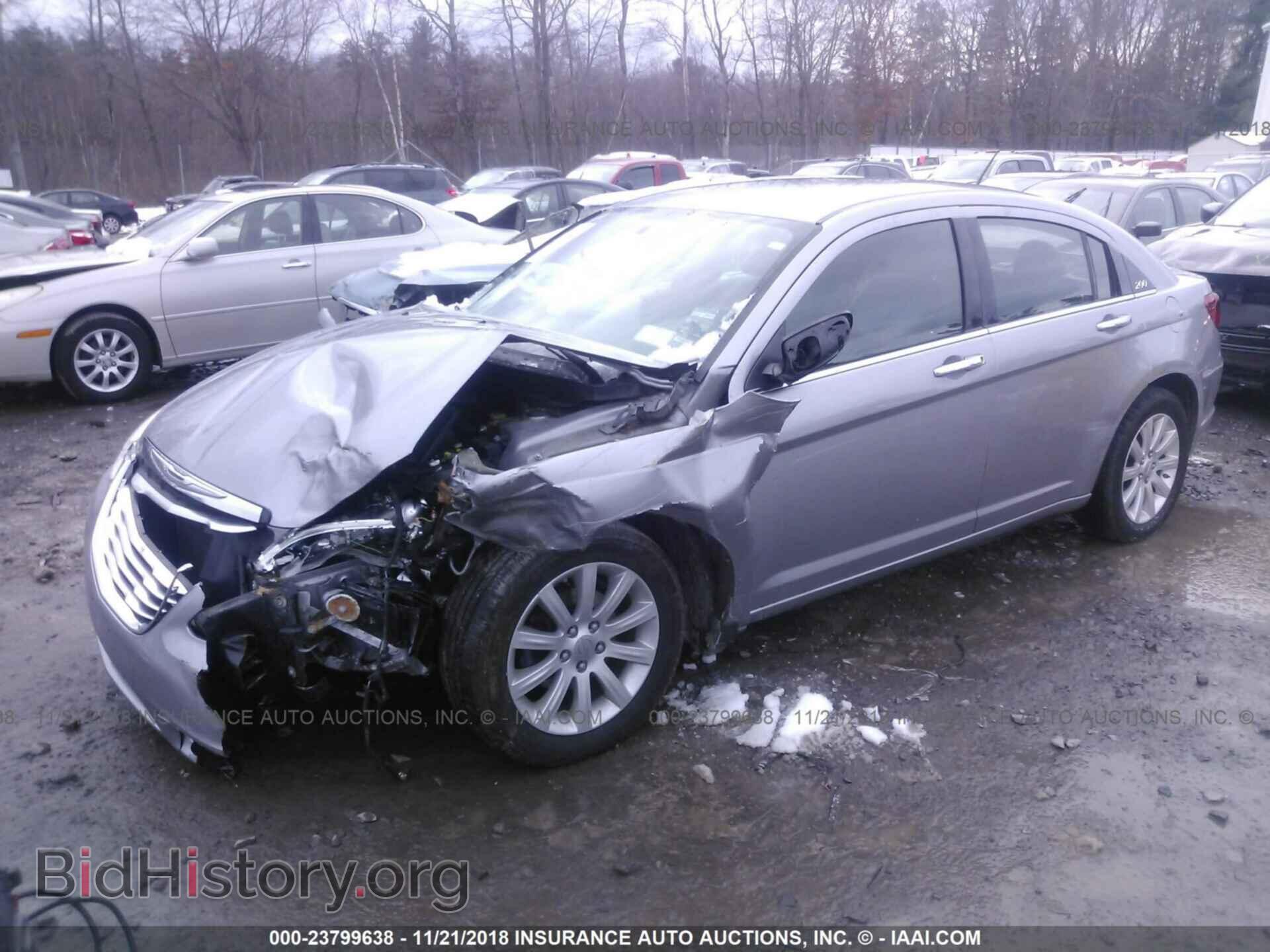 2013 Chrysler 200 - VIN: 1C3CCBCG9DN608220 - Фото 2