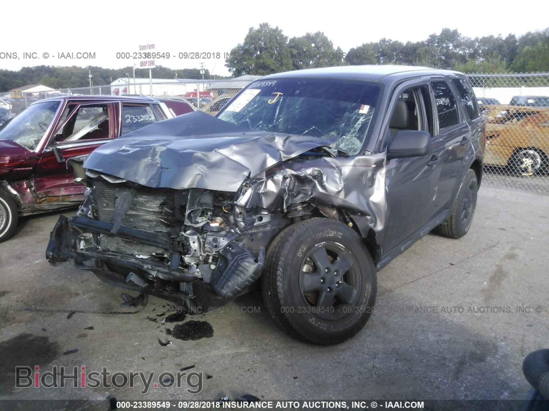 2011 FORD ESCAPE - VIN: 1FMCU0C73BKC02733 - Photo 2