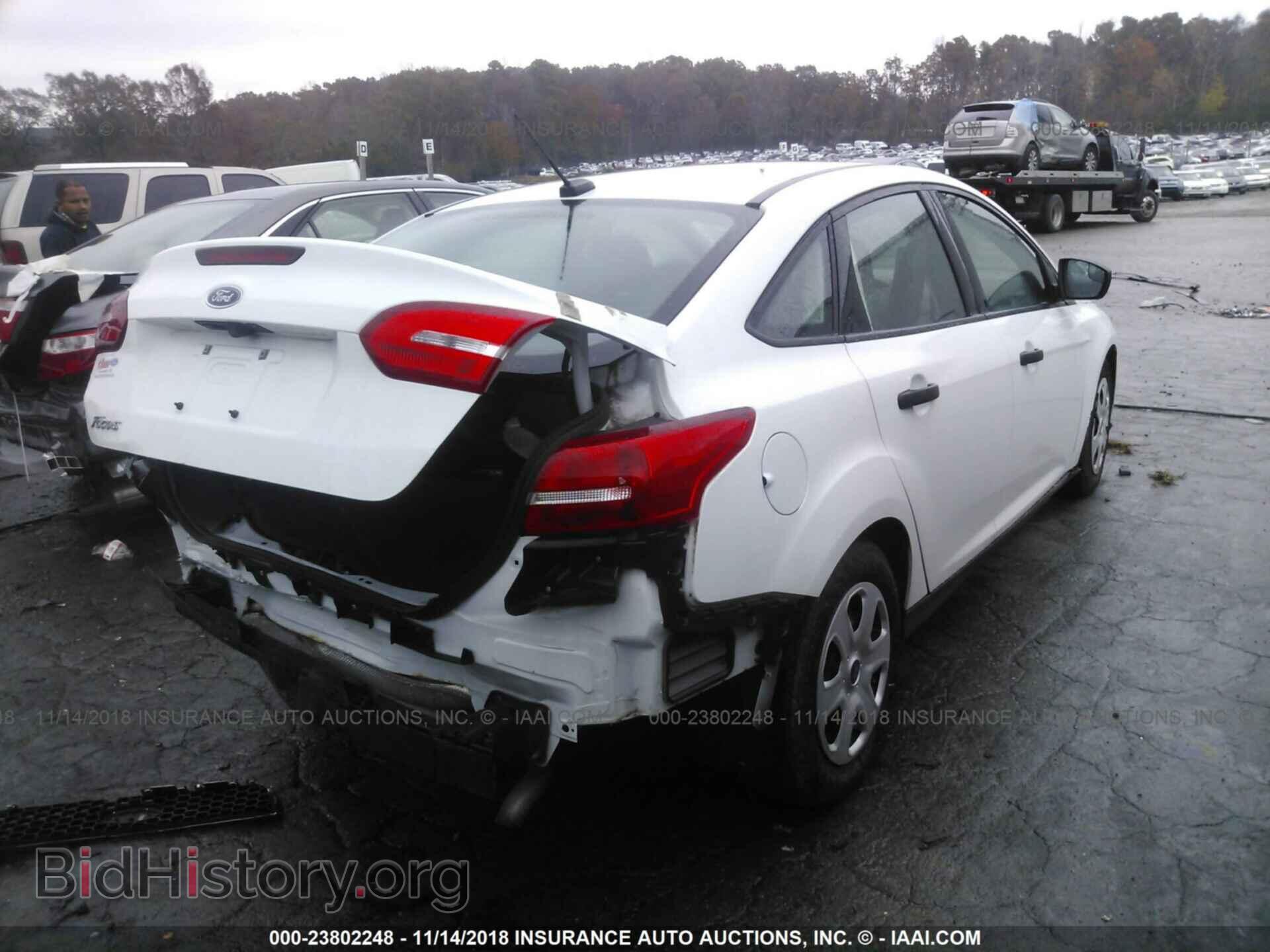 2015 Ford Focus - VIN: 1FADP3E28FL353396 - Photo 4