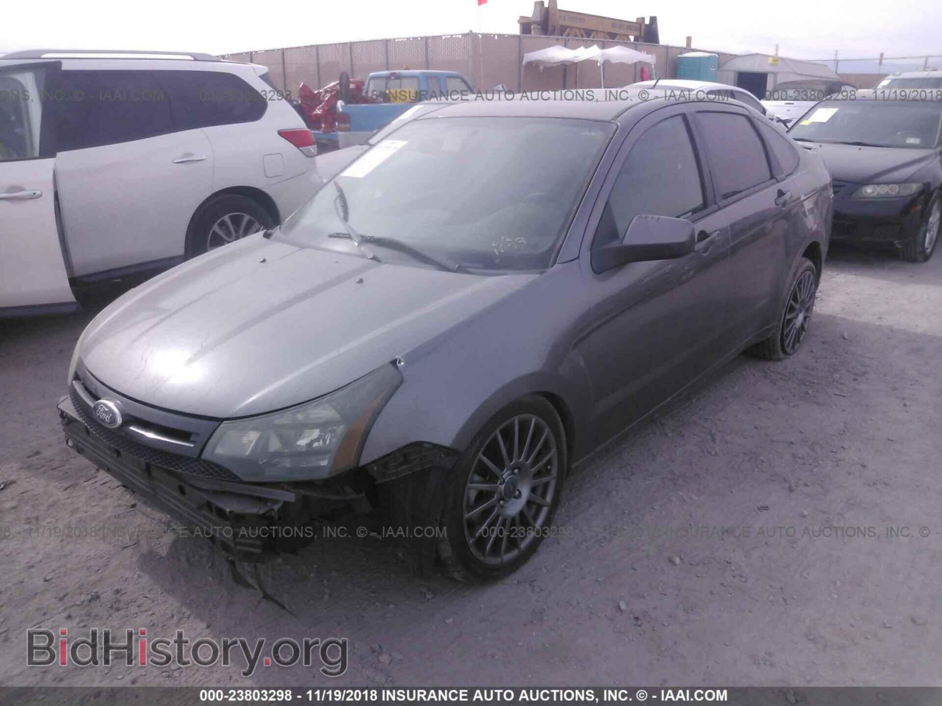 2011 Ford Focus - VIN: 1FAHP3GN9BW136425 - Фото 2