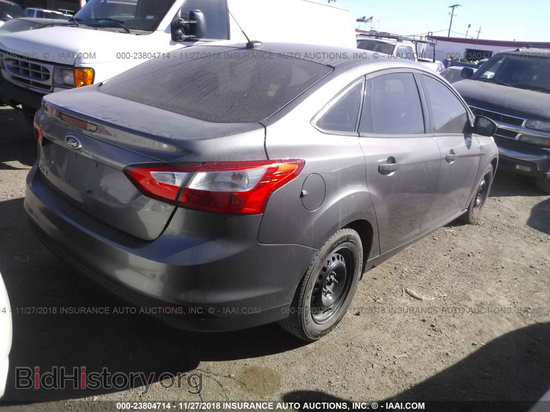 2012 Ford Focus - VIN: 1FAHP3E29CL221678 - Photo 4