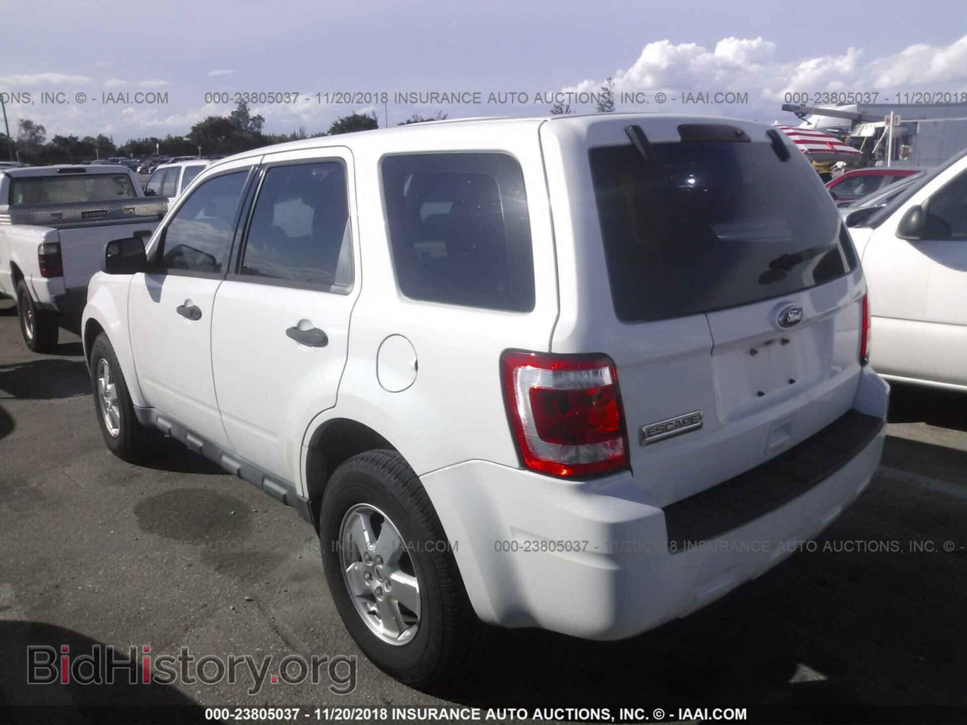 2011 Ford Escape - VIN: 1FMCU0C74BKB99180 - Фото 3