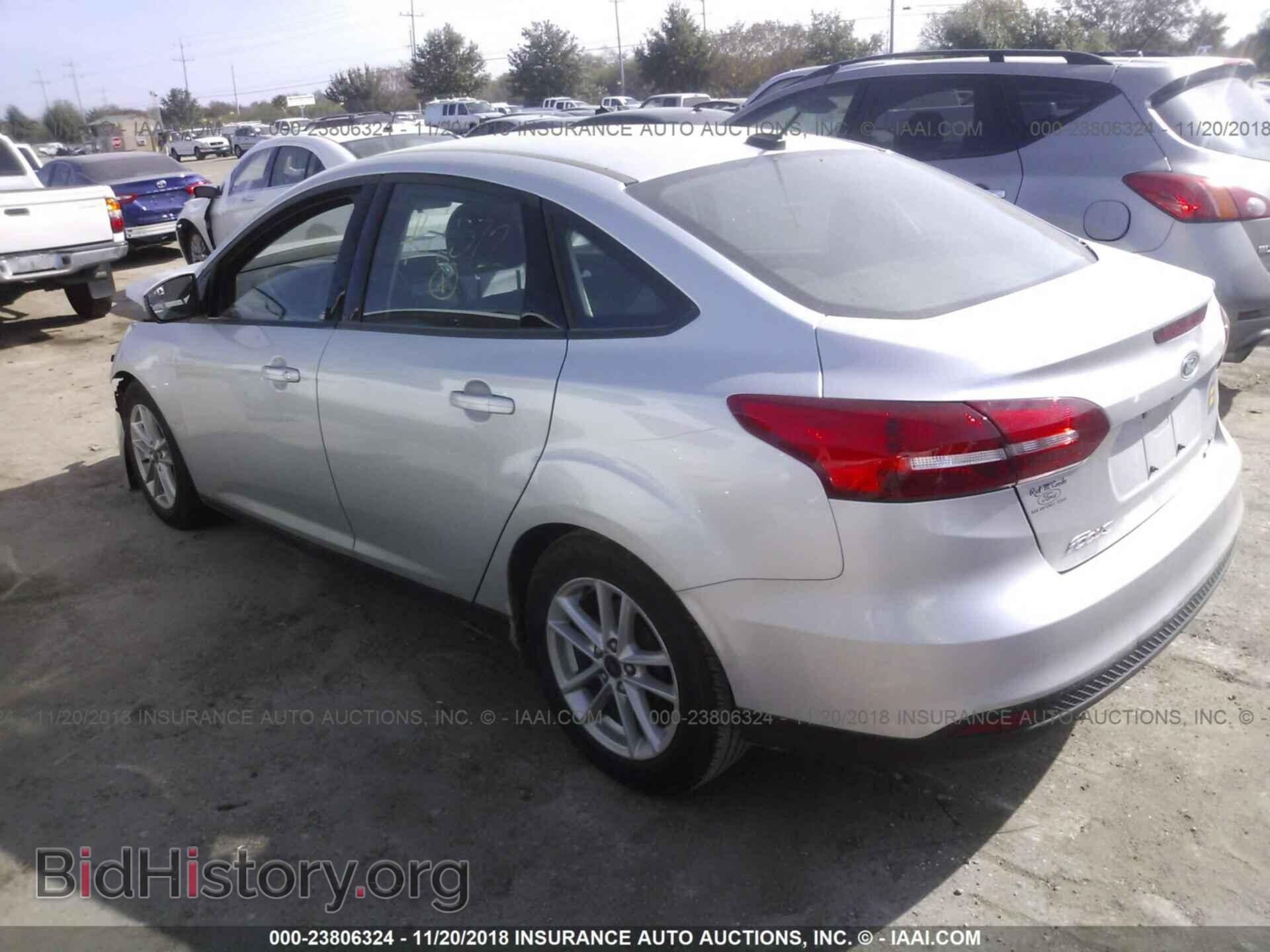 2016 Ford Focus - VIN: 1FADP3F26GL404572 - Photo 3