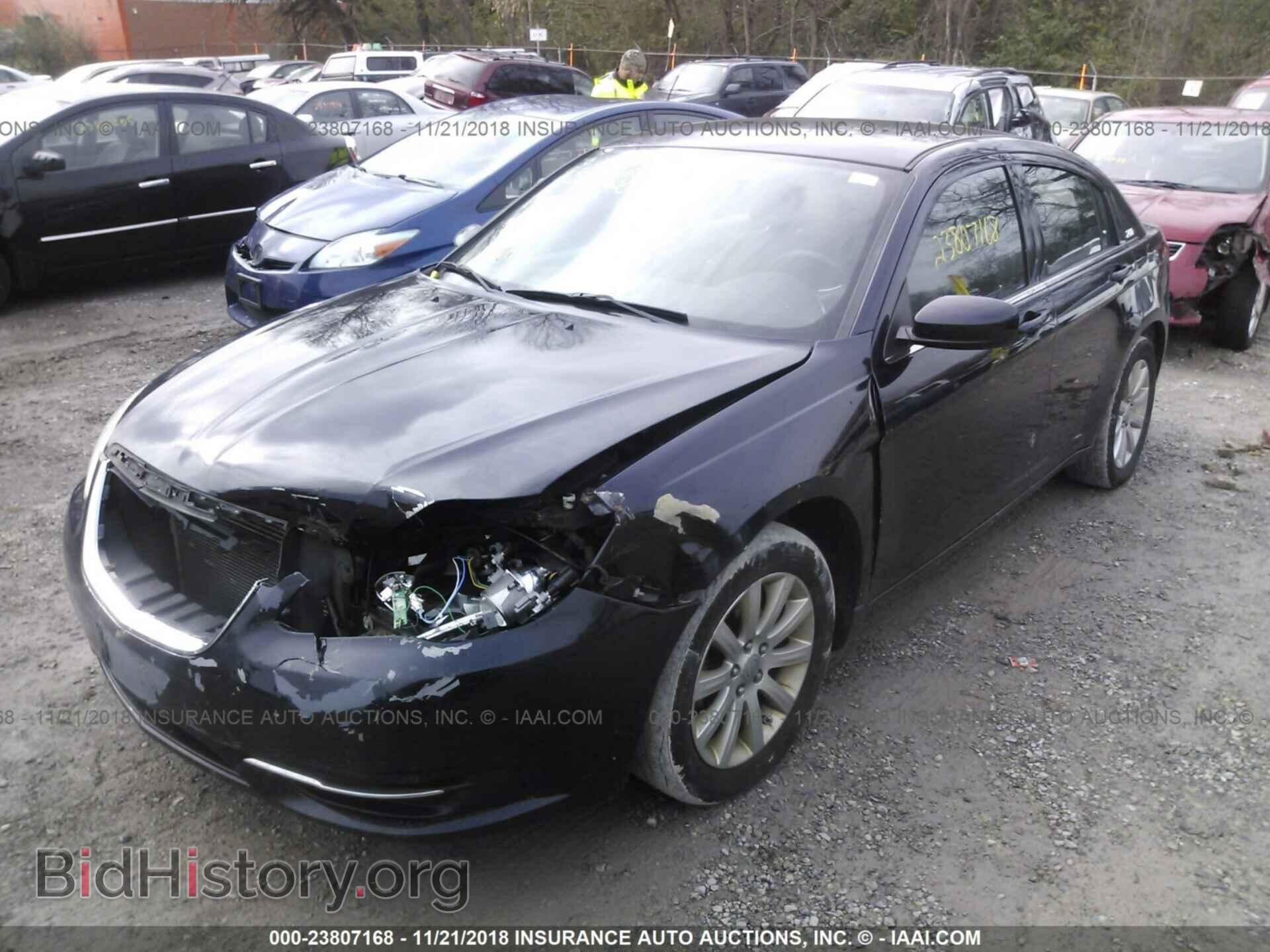 2011 Chrysler 200 - VIN: 1C3BC1FB2BN527899 - Фото 2