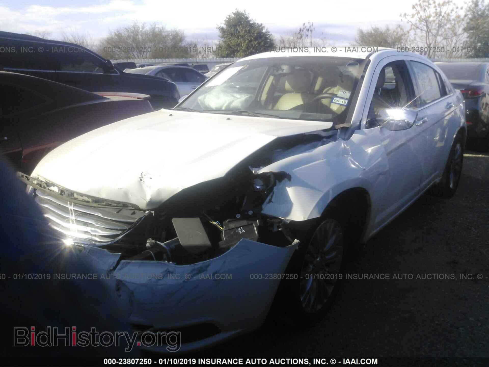2012 CHRYSLER 200 - VIN: 1C3CCBCG5CN214633 - Фото 2
