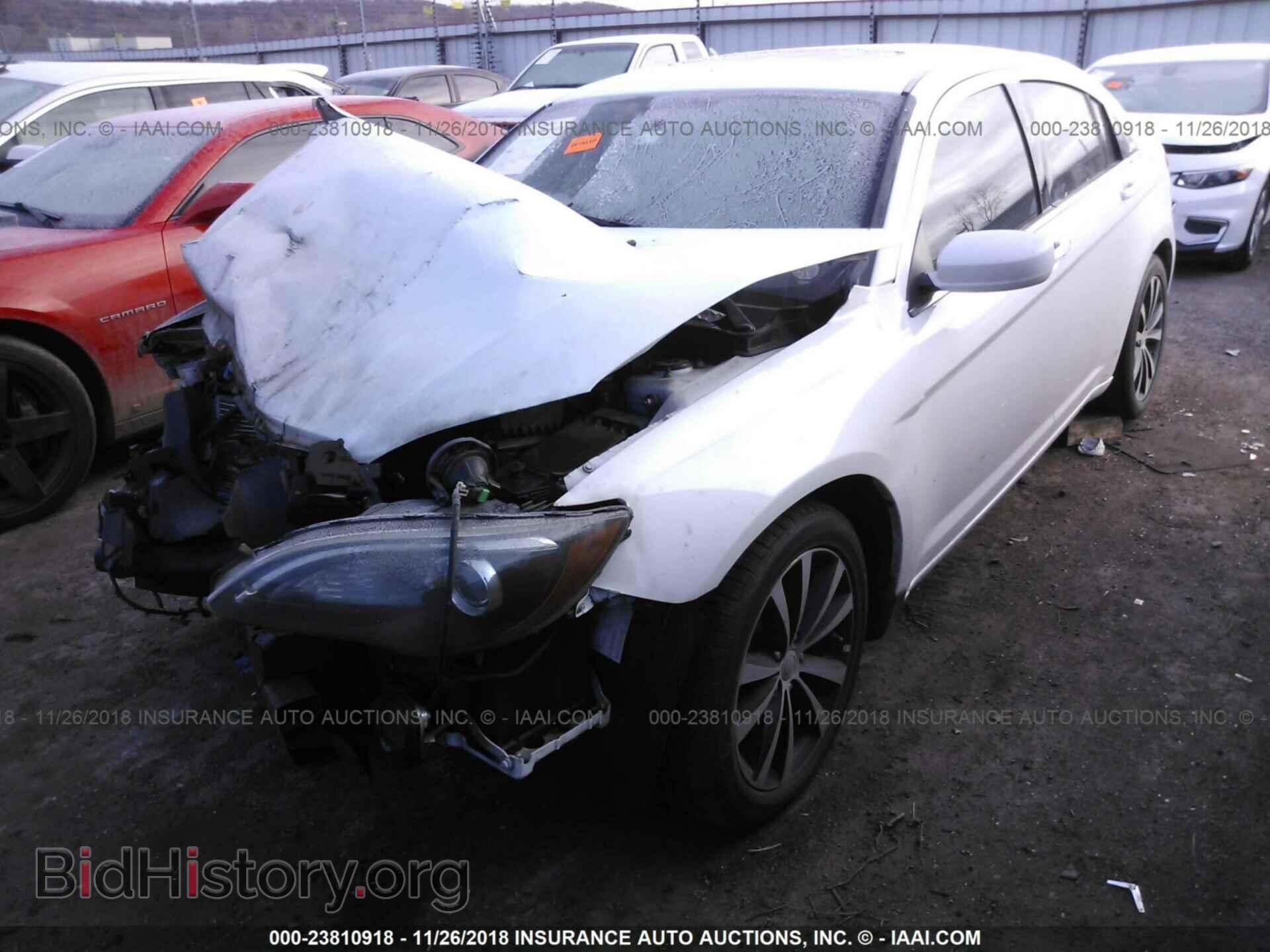 2013 Chrysler 200 - VIN: 1C3CCBCG8DN554585 - Фото 2