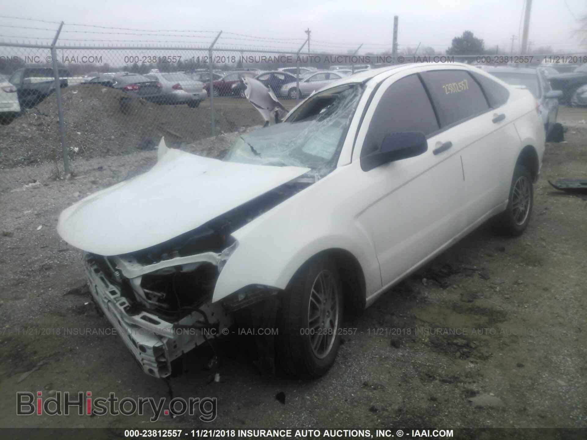 2011 Ford Focus - VIN: 1FAHP3FN8BW169014 - Фото 2
