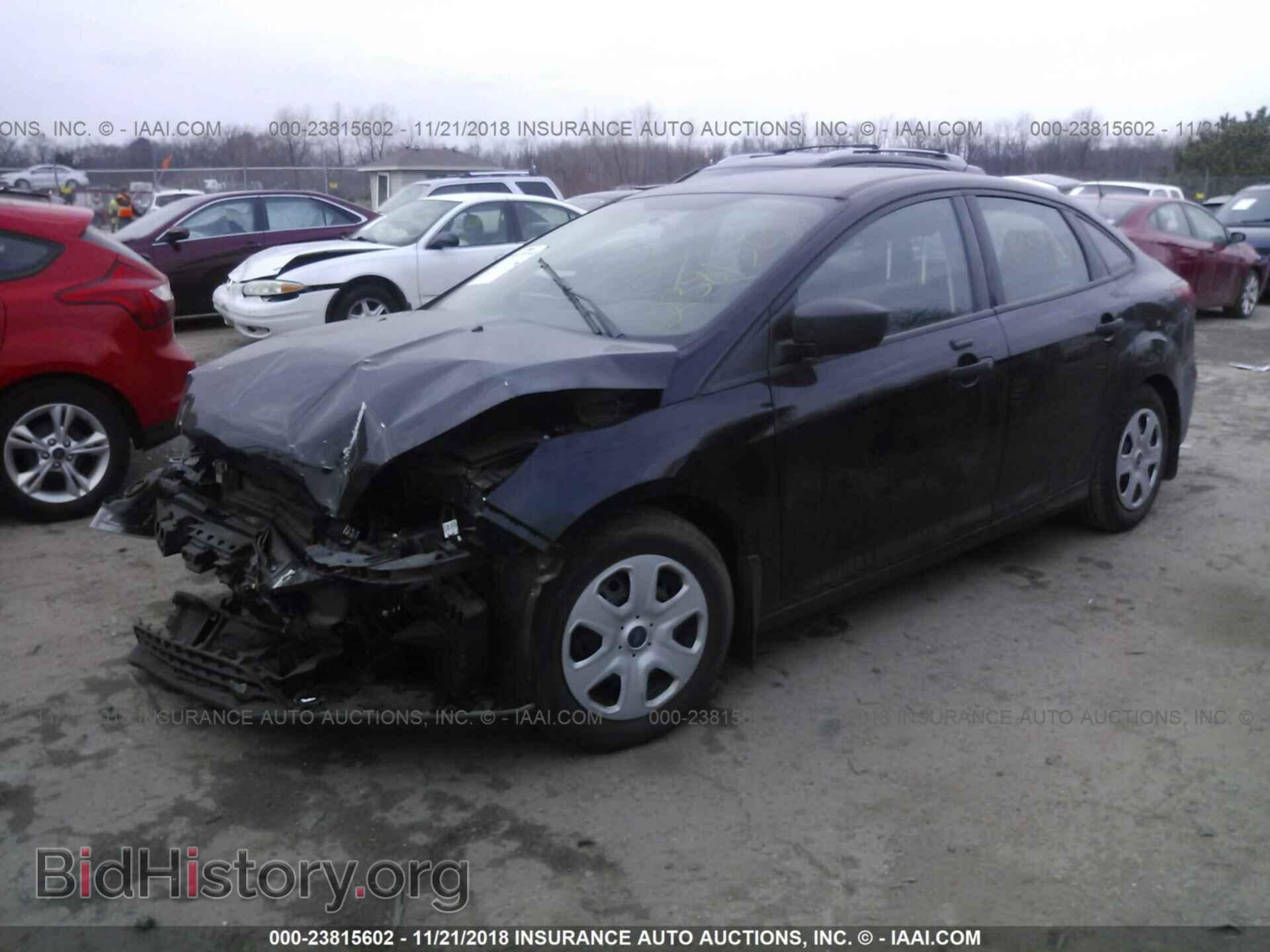 2016 Ford Focus - VIN: 1FADP3E20GL211402 - Photo 2