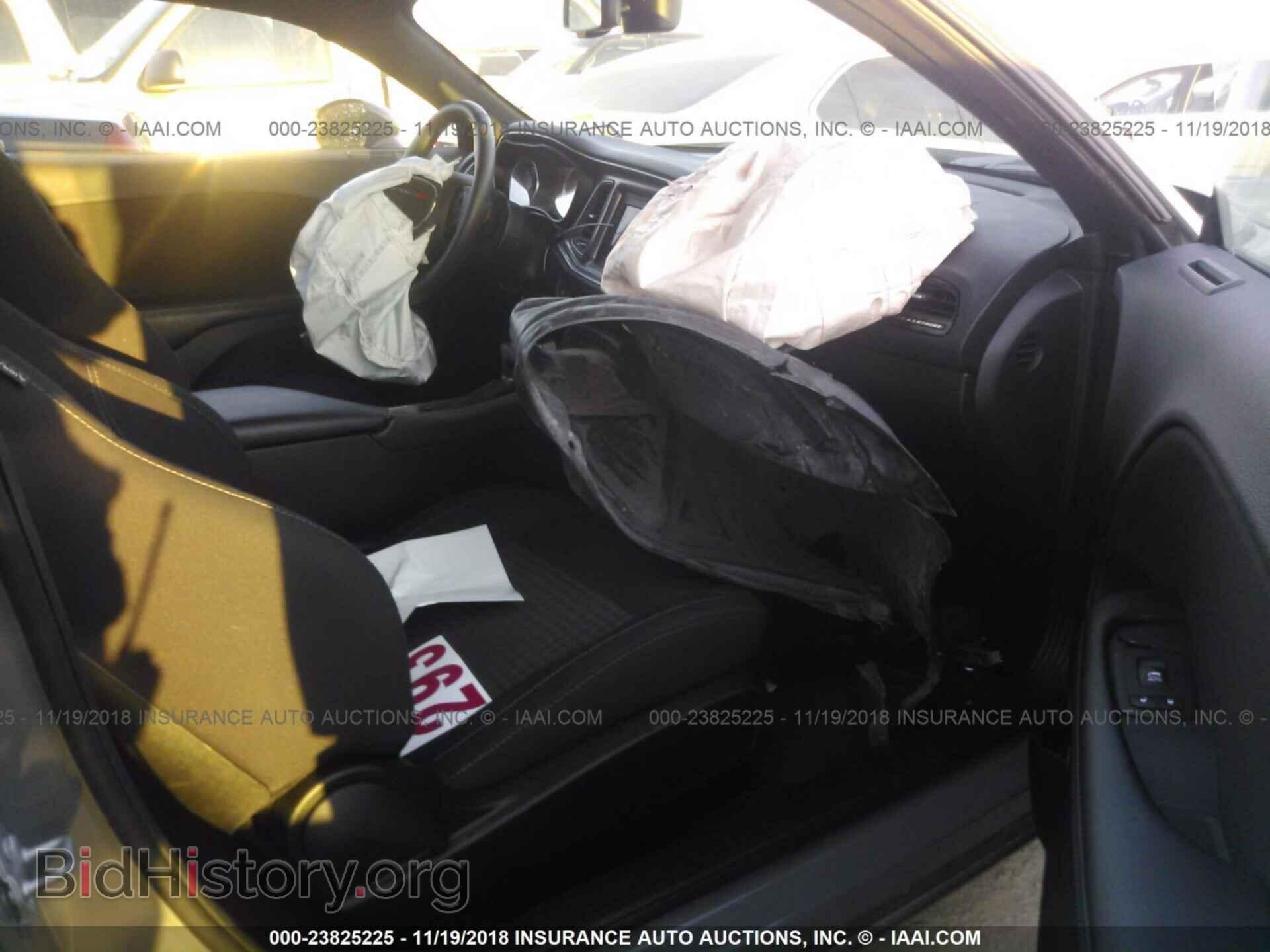 2018 Dodge Challenger - VIN: 2C3CDZAG3JH241747 - Фото 5