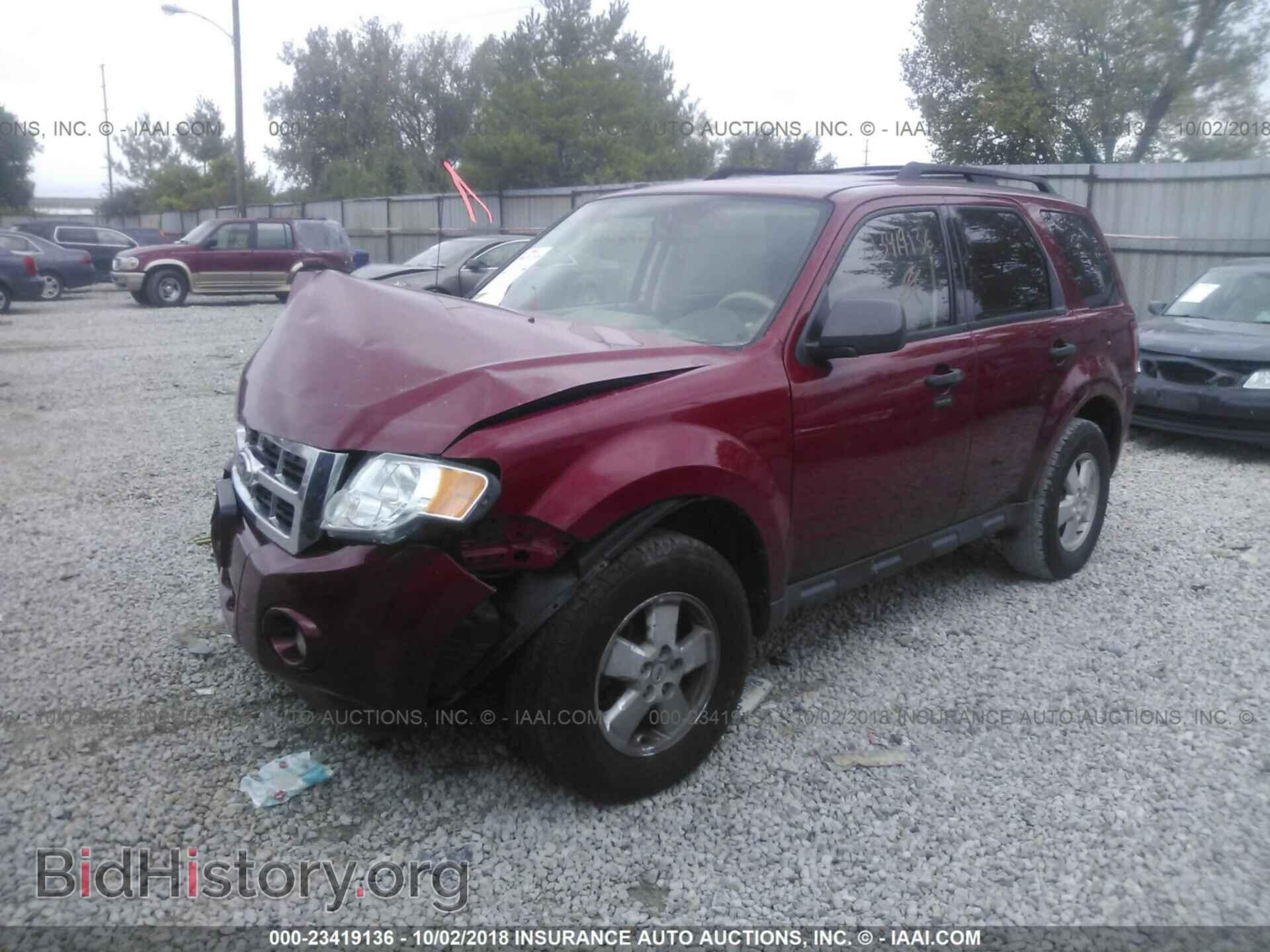 2011 FORD ESCAPE - VIN: 1FMCU0D76BKB52165 - Photo 2