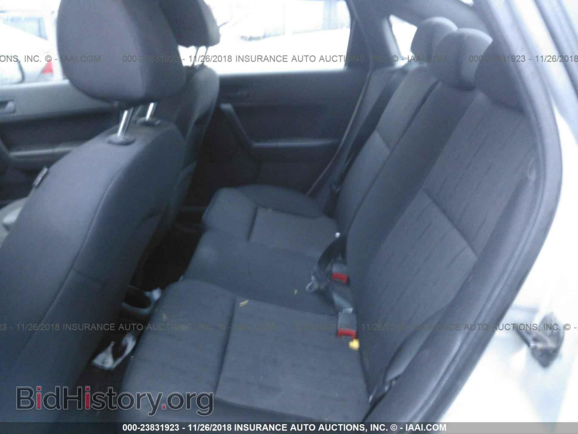 2011 Ford Focus - VIN: 1FAHP3FN8BW160281 - Фото 8