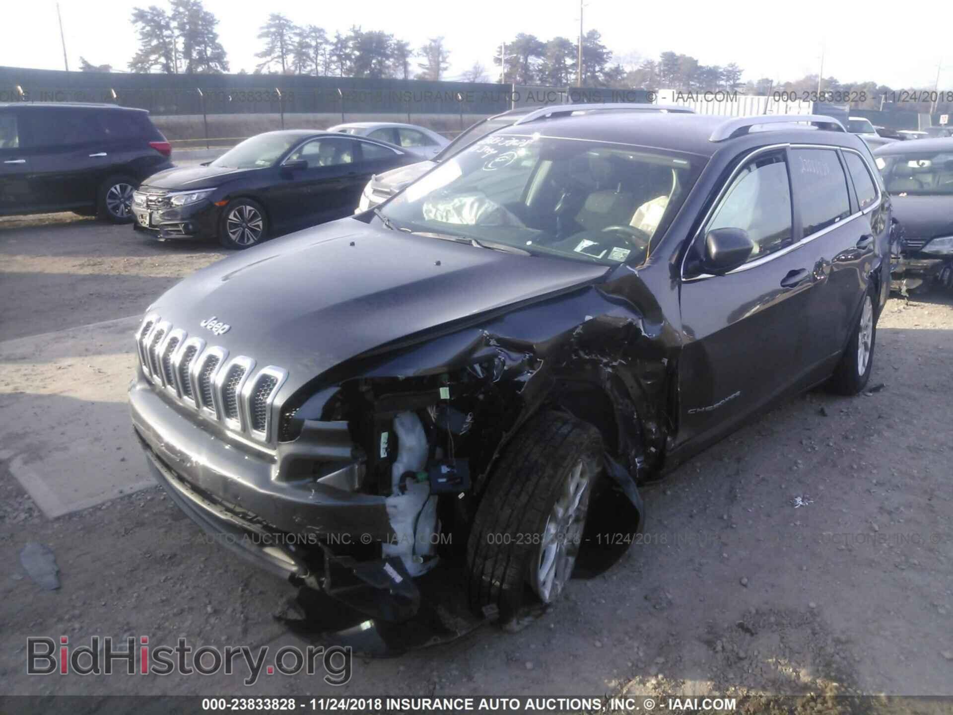 2017 Jeep Cherokee - VIN: 1C4PJMCB3HW651745 - Photo 2