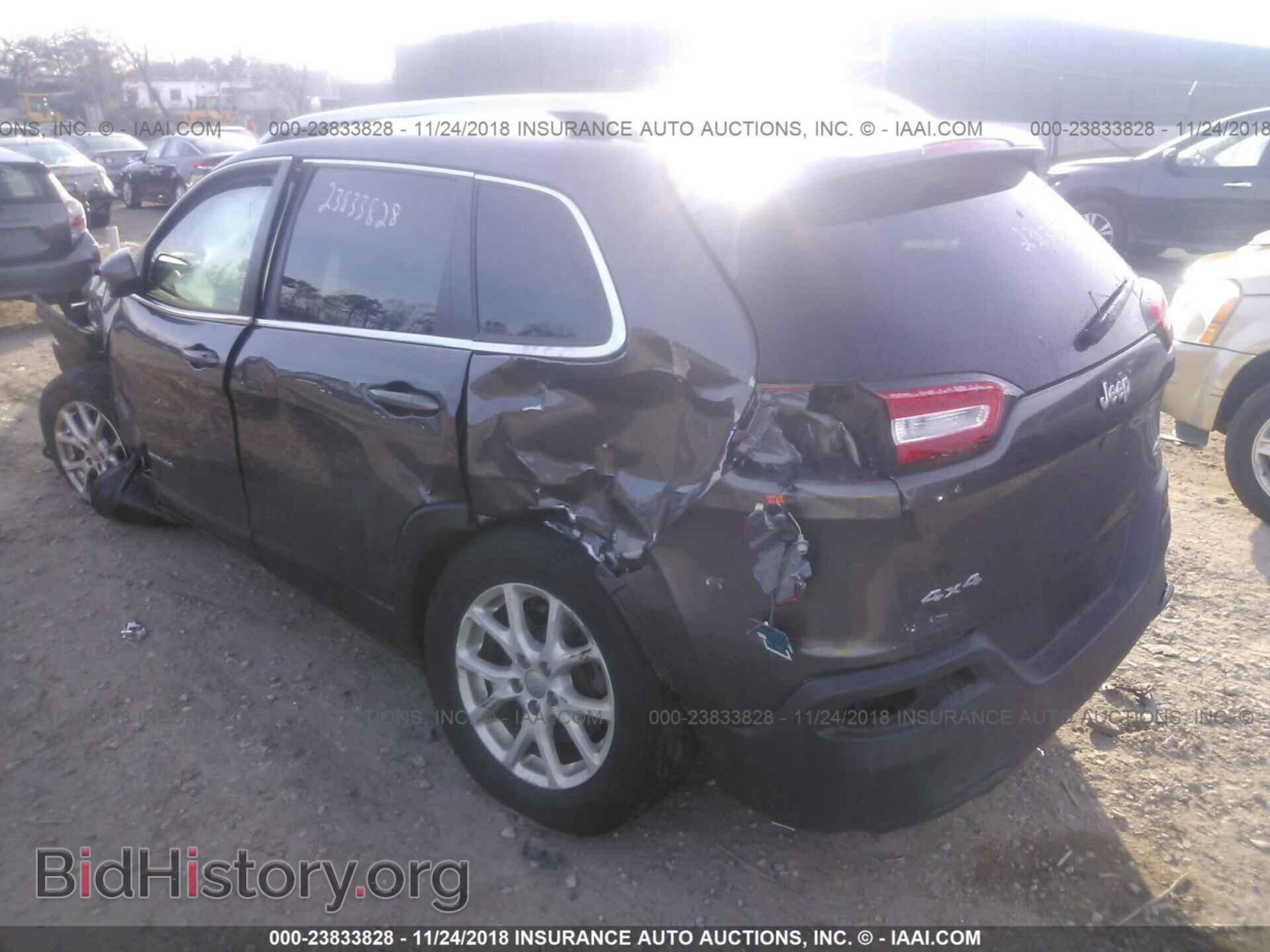 2017 Jeep Cherokee - VIN: 1C4PJMCB3HW651745 - Photo 3
