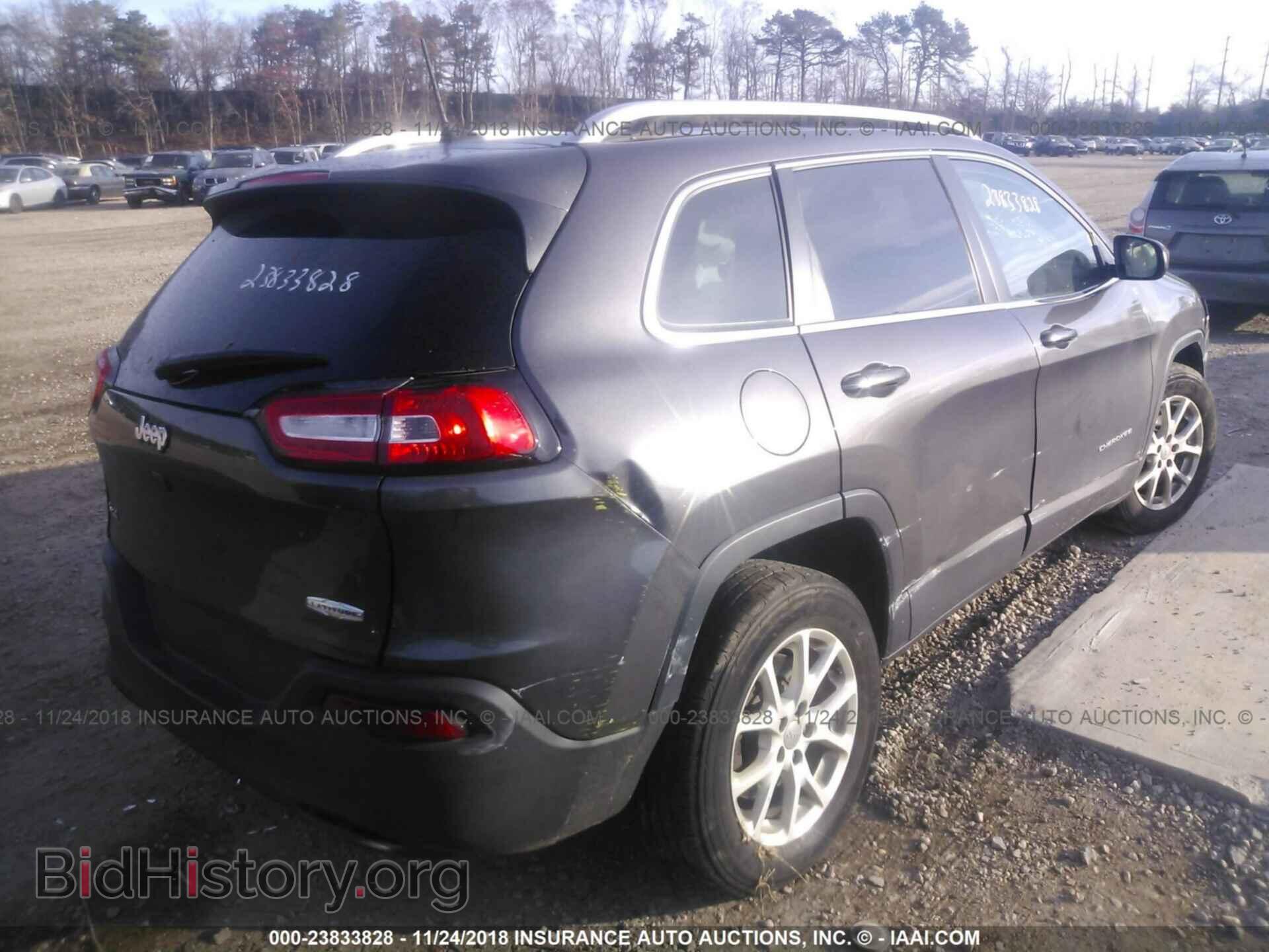 2017 Jeep Cherokee - VIN: 1C4PJMCB3HW651745 - Photo 4