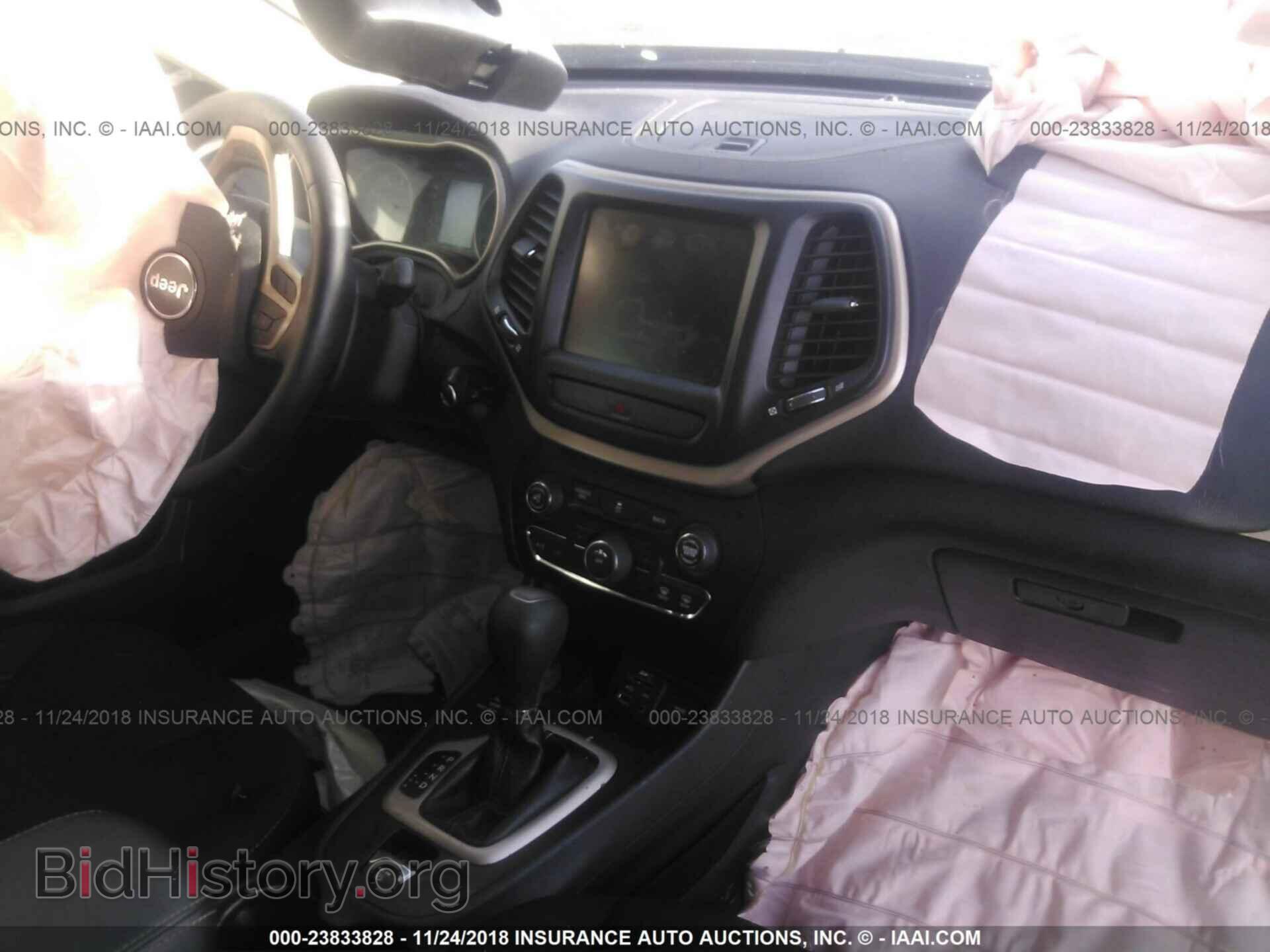 2017 Jeep Cherokee - VIN: 1C4PJMCB3HW651745 - Photo 5
