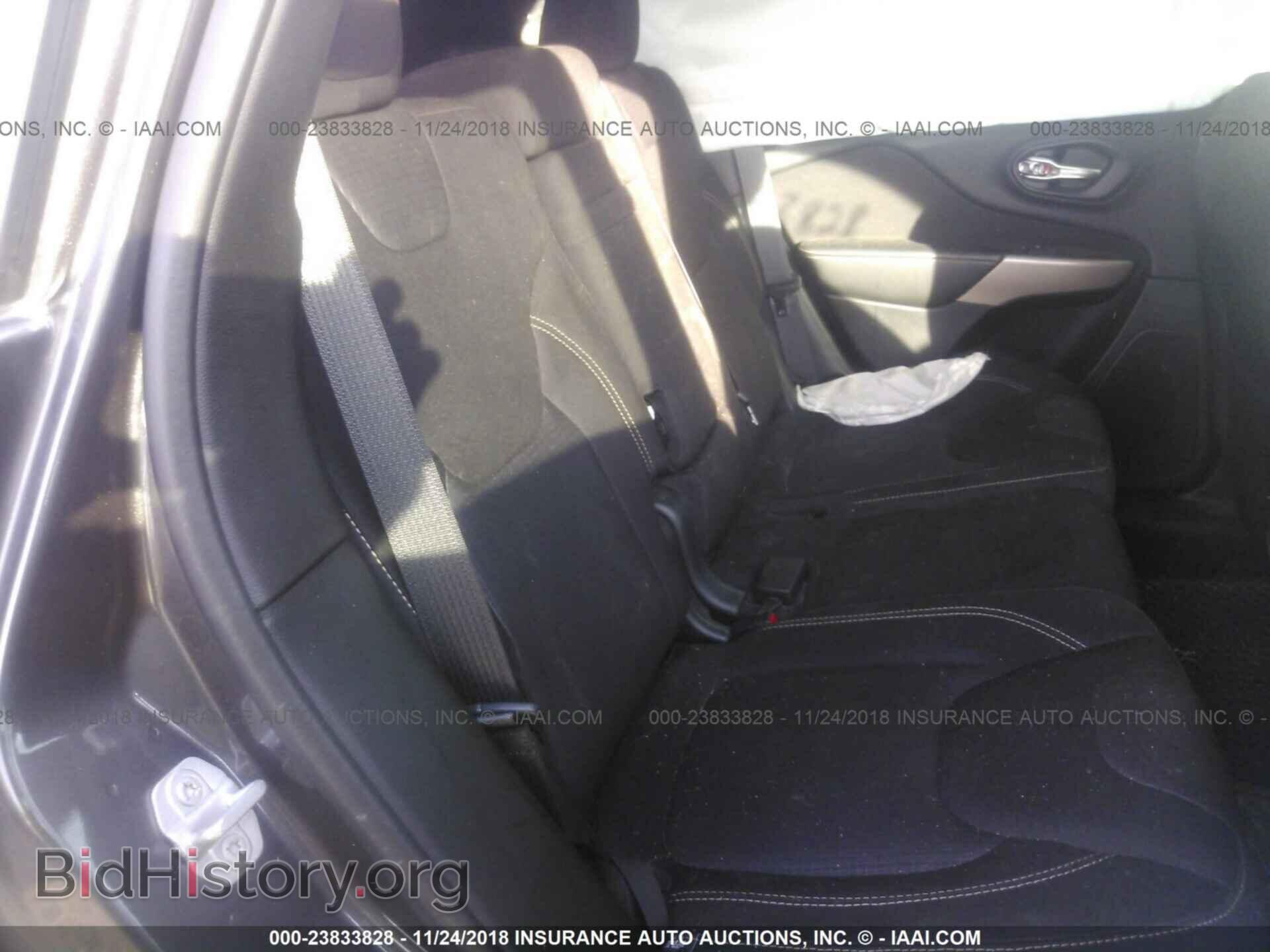 2017 Jeep Cherokee - VIN: 1C4PJMCB3HW651745 - Photo 8