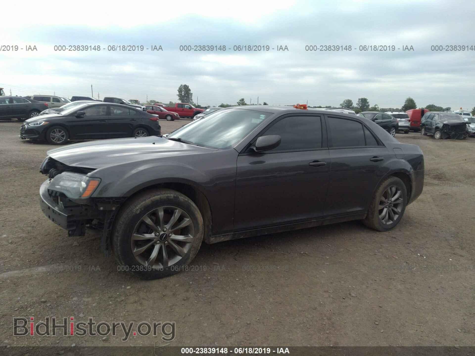 2014 CHRYSLER 300 - VIN: 2C3CCAGG4EH383817 - Фото 2