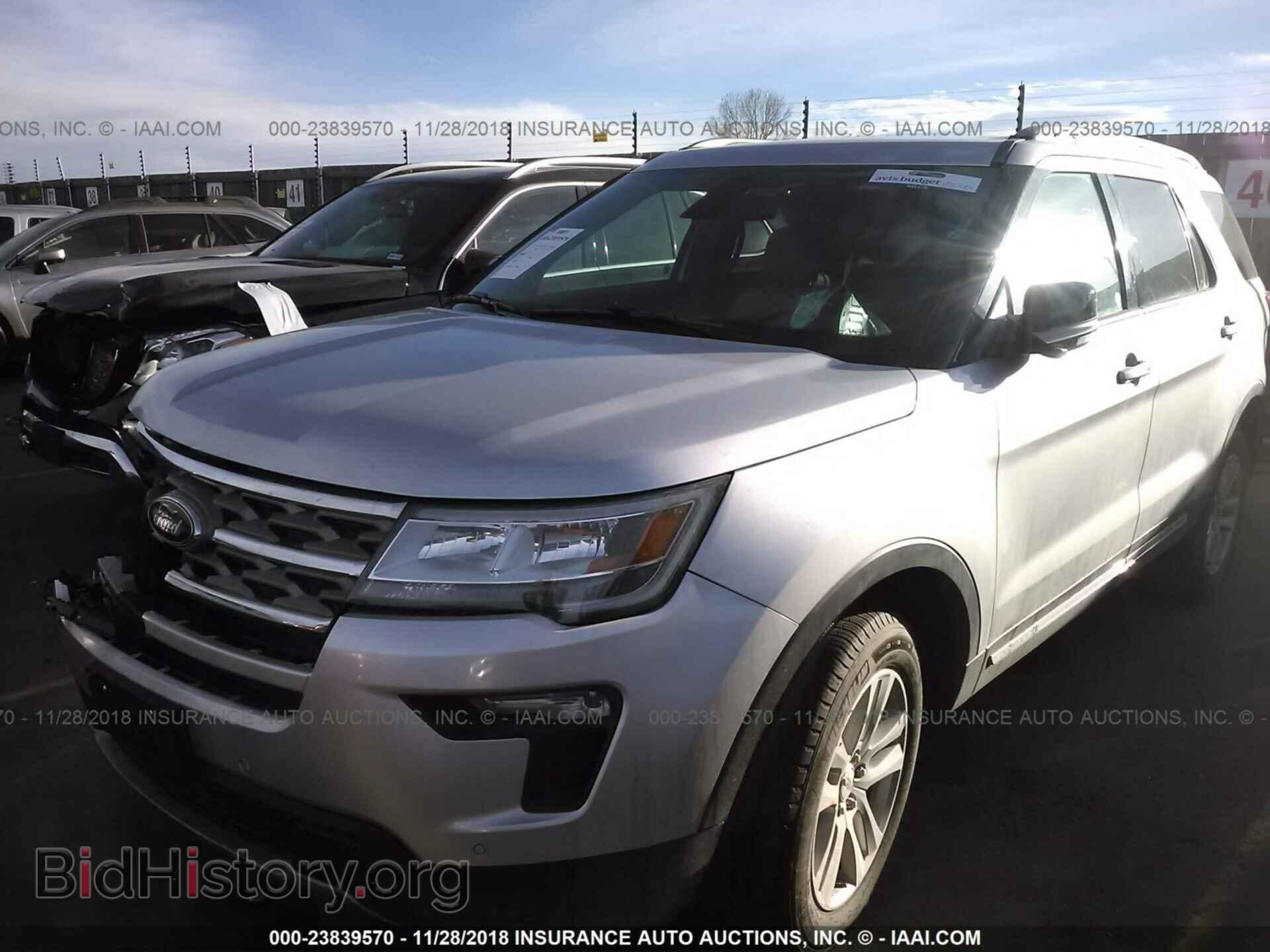 2018 Ford Explorer - VIN: 1FM5K8D83JGB93733 - Фото 2