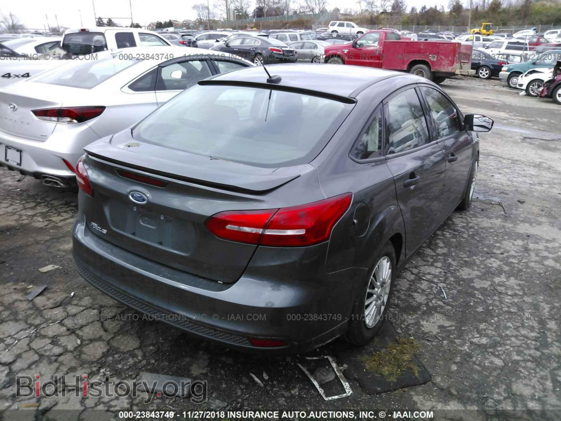 2015 Ford Focus - VIN: 1FADP3E24FL312019 - Photo 4