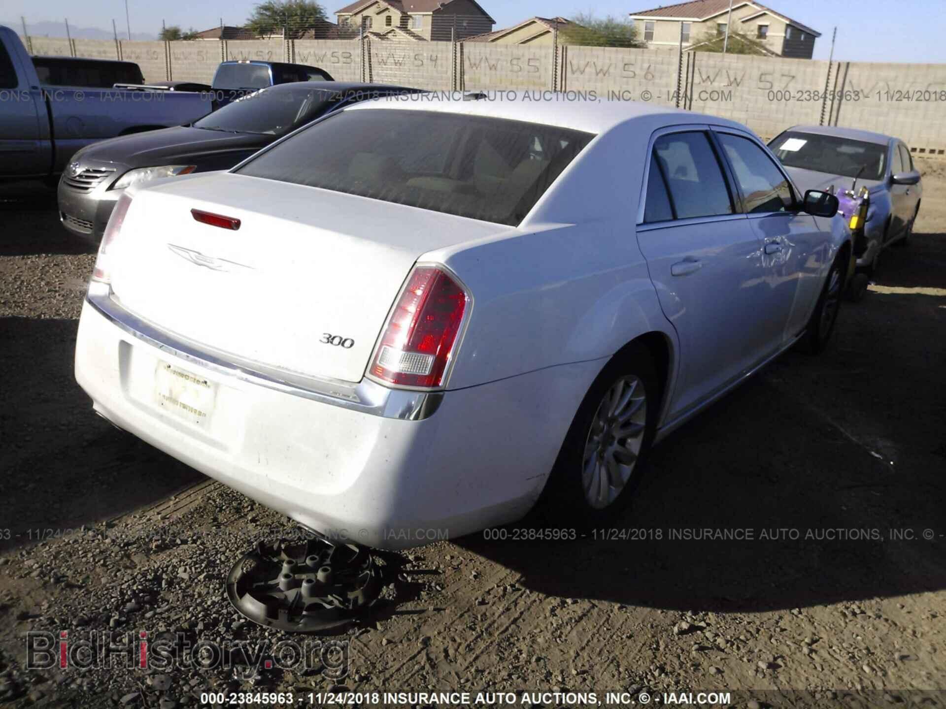 2012 CHRYSLER 300 - VIN: 2C3CCAAG7CH196948 - Фото 4