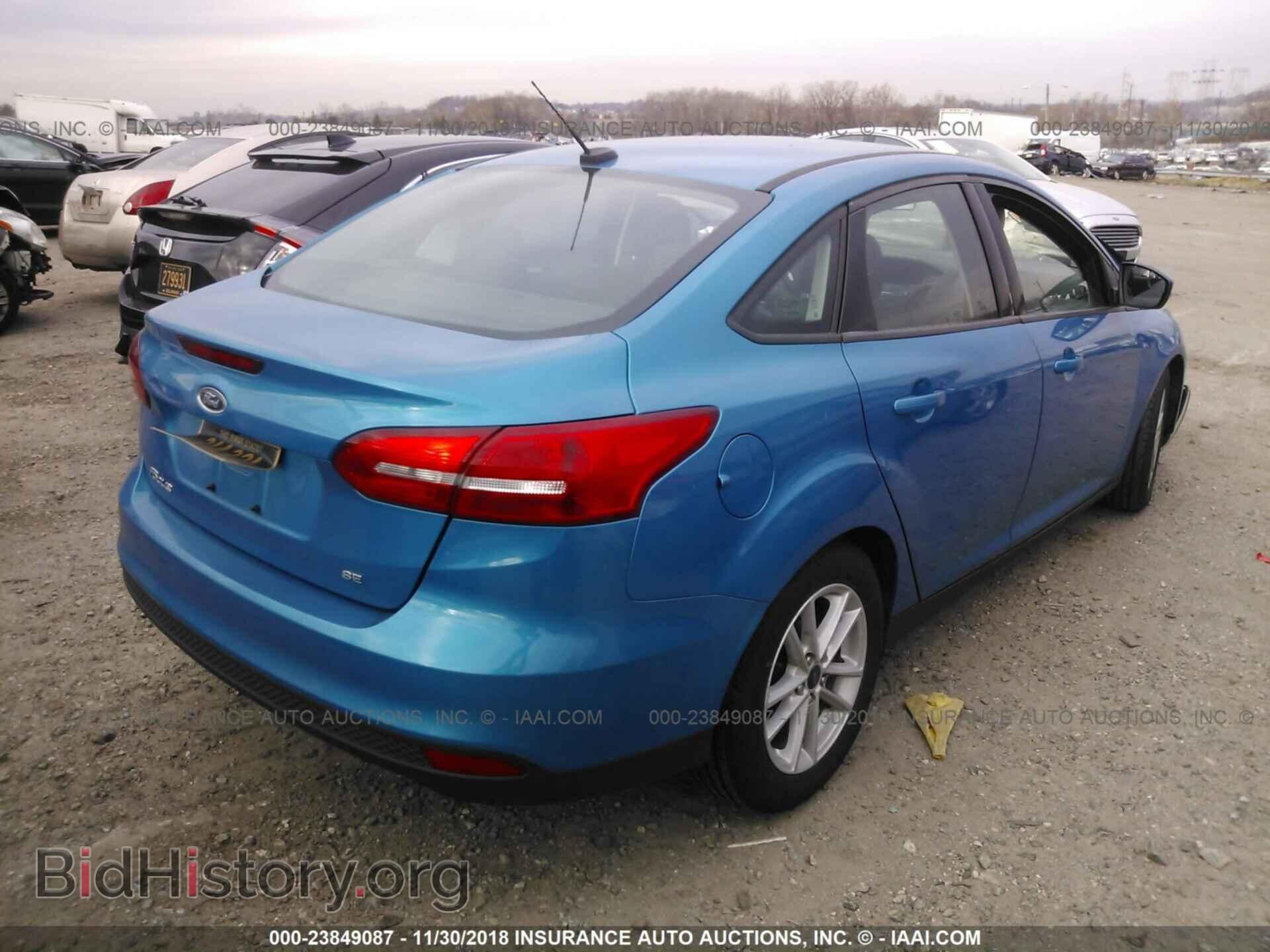 2017 Ford Focus - VIN: 1FADP3F22HL252629 - Photo 4