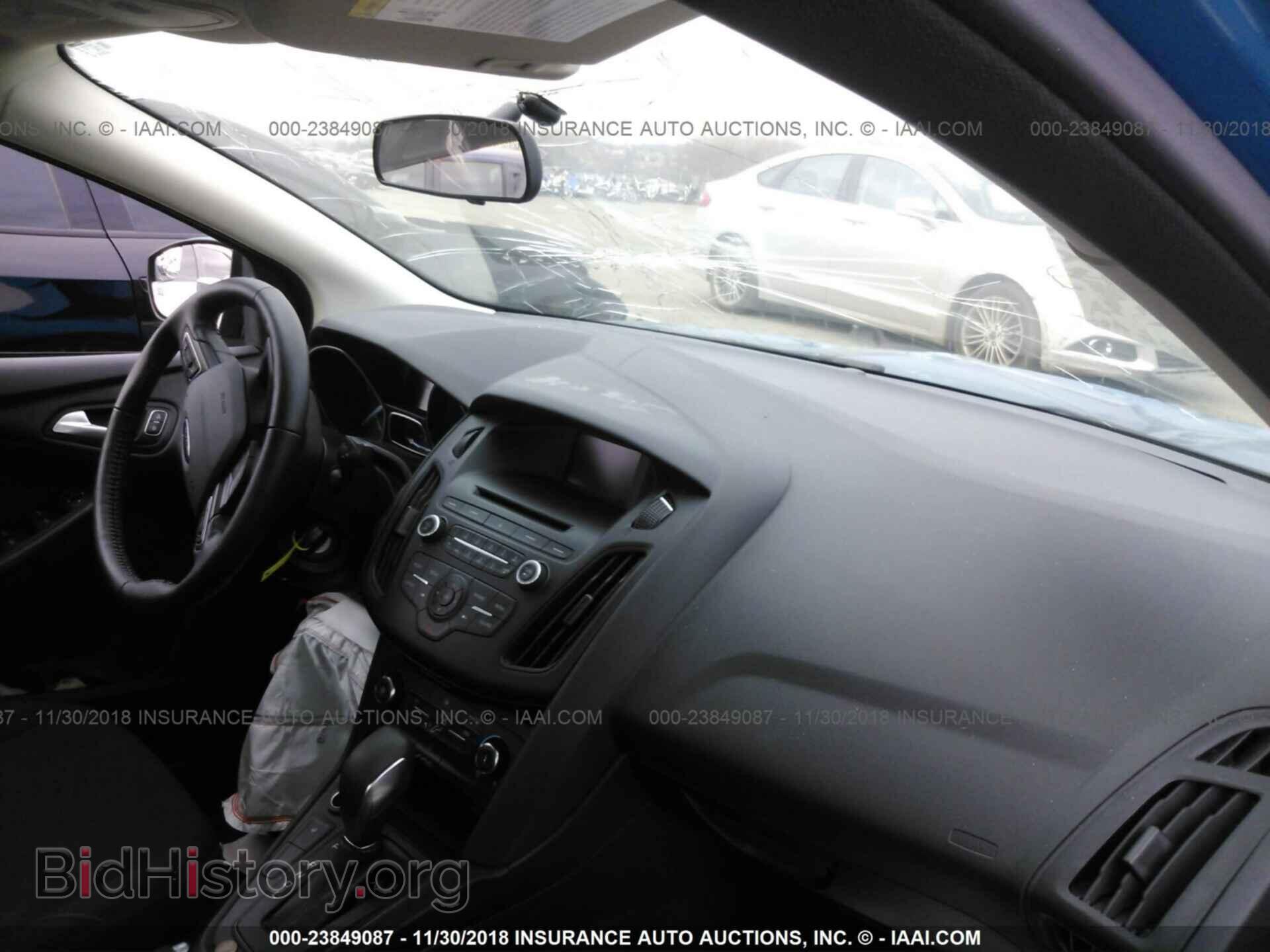 2017 Ford Focus - VIN: 1FADP3F22HL252629 - Photo 5
