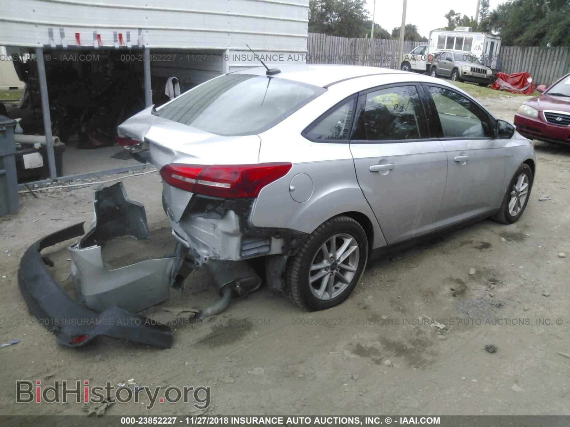 2016 Ford Focus - VIN: 1FADP3F23GL370137 - Photo 4