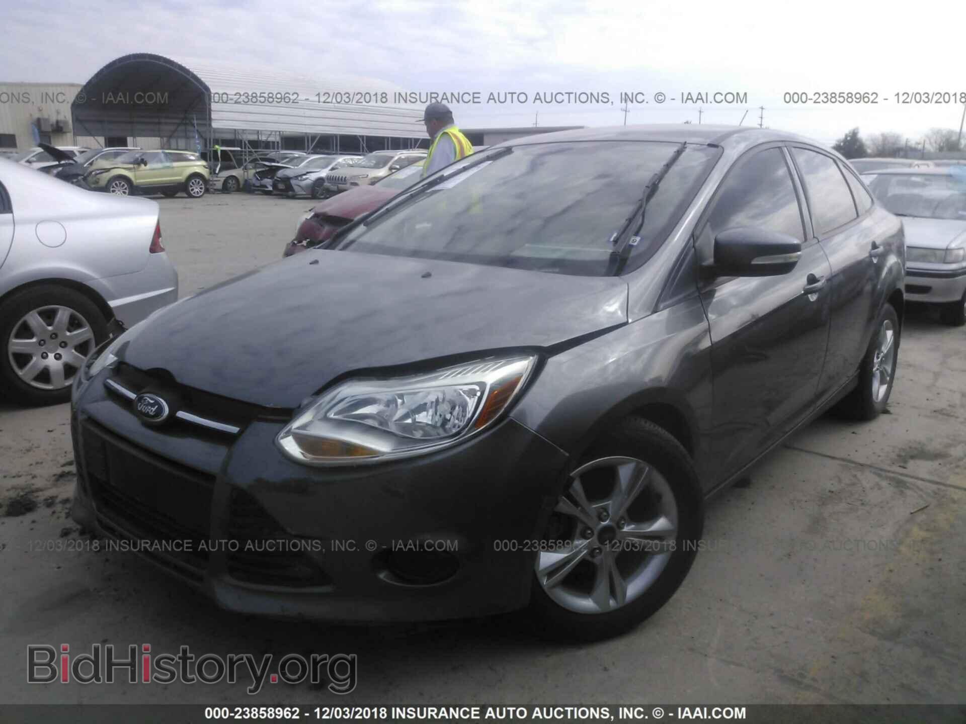 2014 Ford Focus - VIN: 1FADP3F29EL381432 - Photo 2