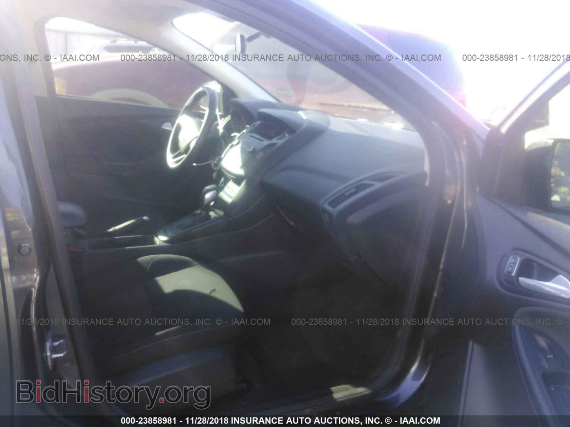 2017 Ford Focus - VIN: 1FADP3F20HL221010 - Photo 5