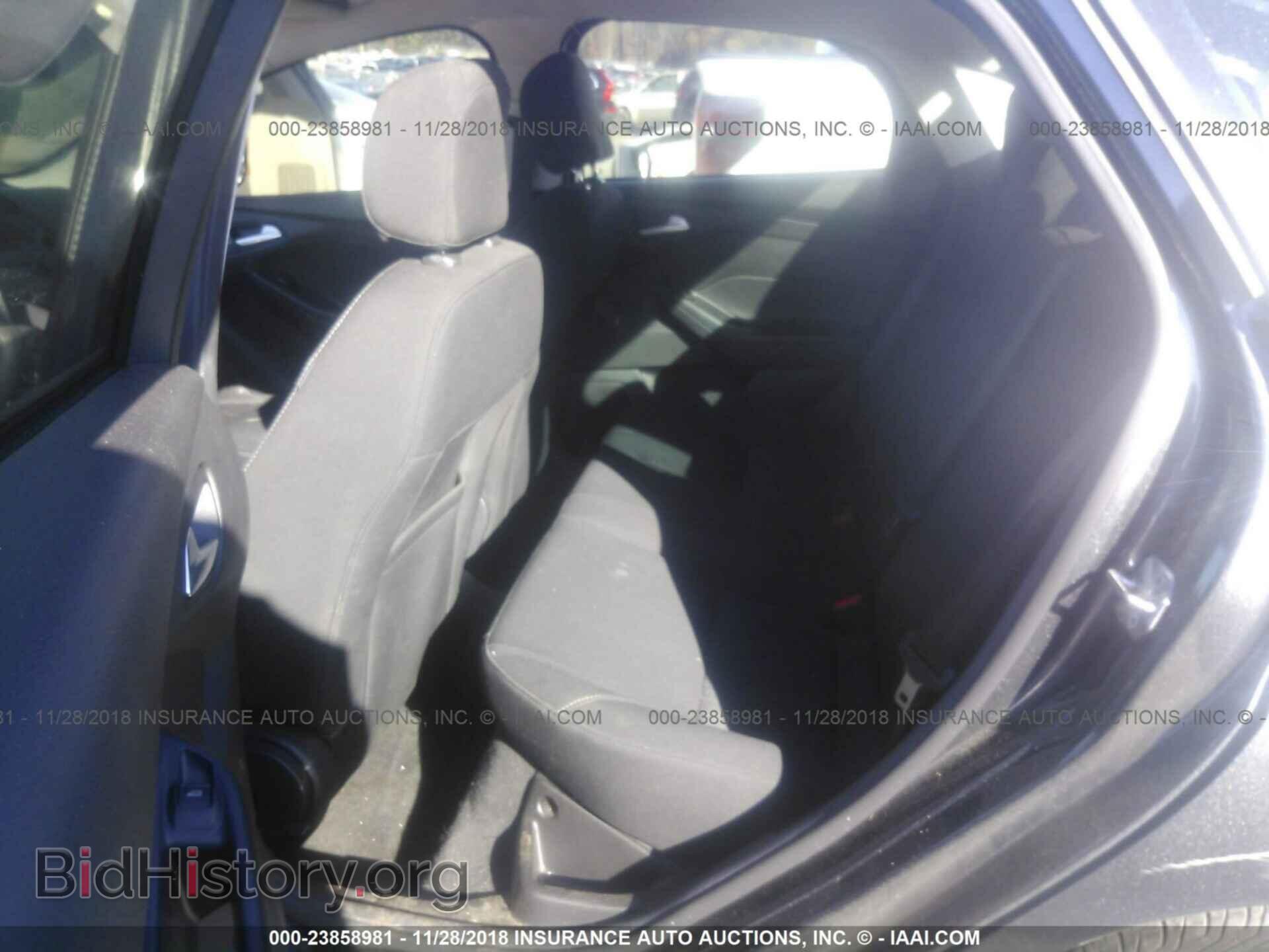 2017 Ford Focus - VIN: 1FADP3F20HL221010 - Photo 8