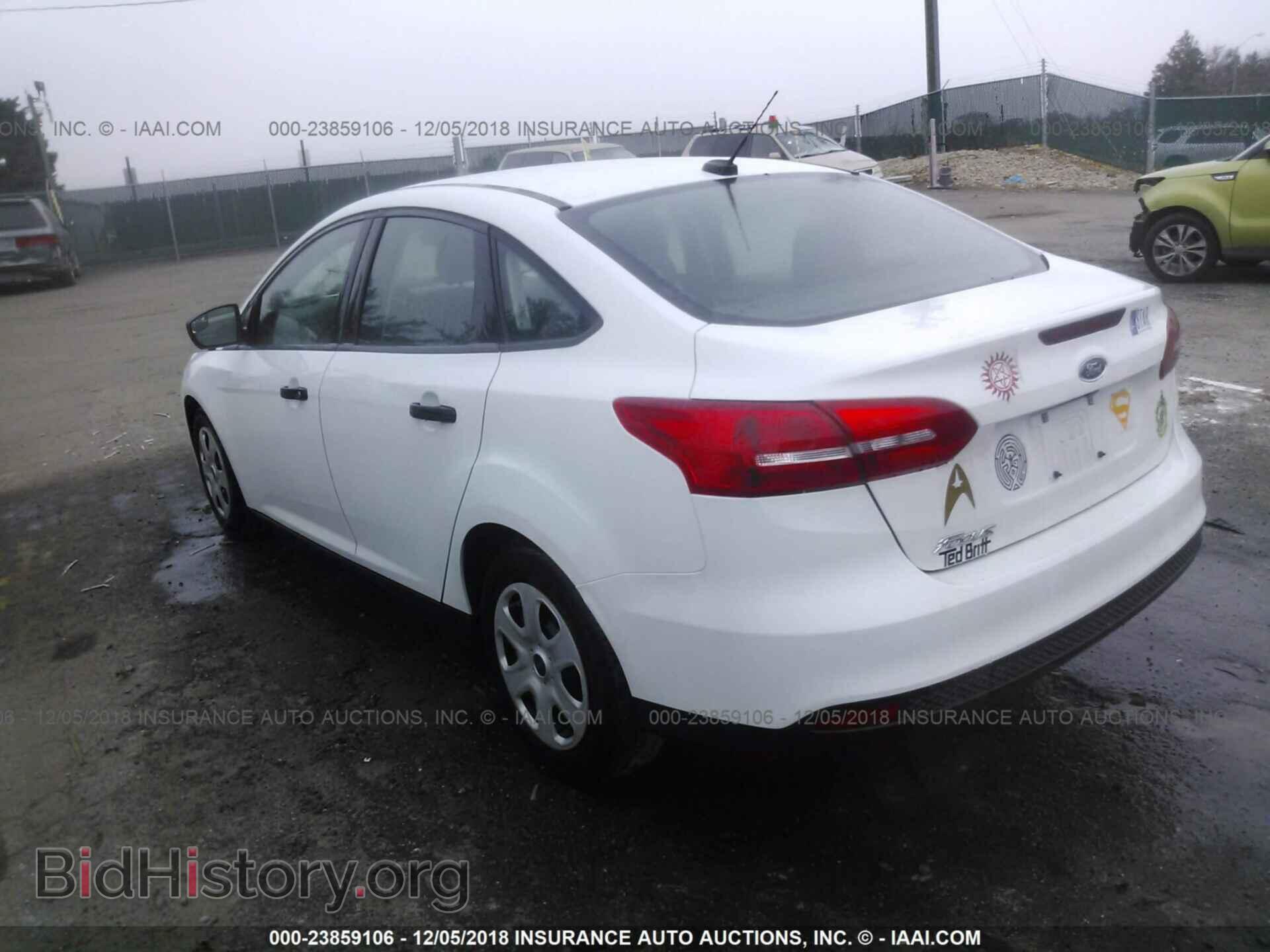 2018 Ford Focus - VIN: 1FADP3E24JL234785 - Photo 3