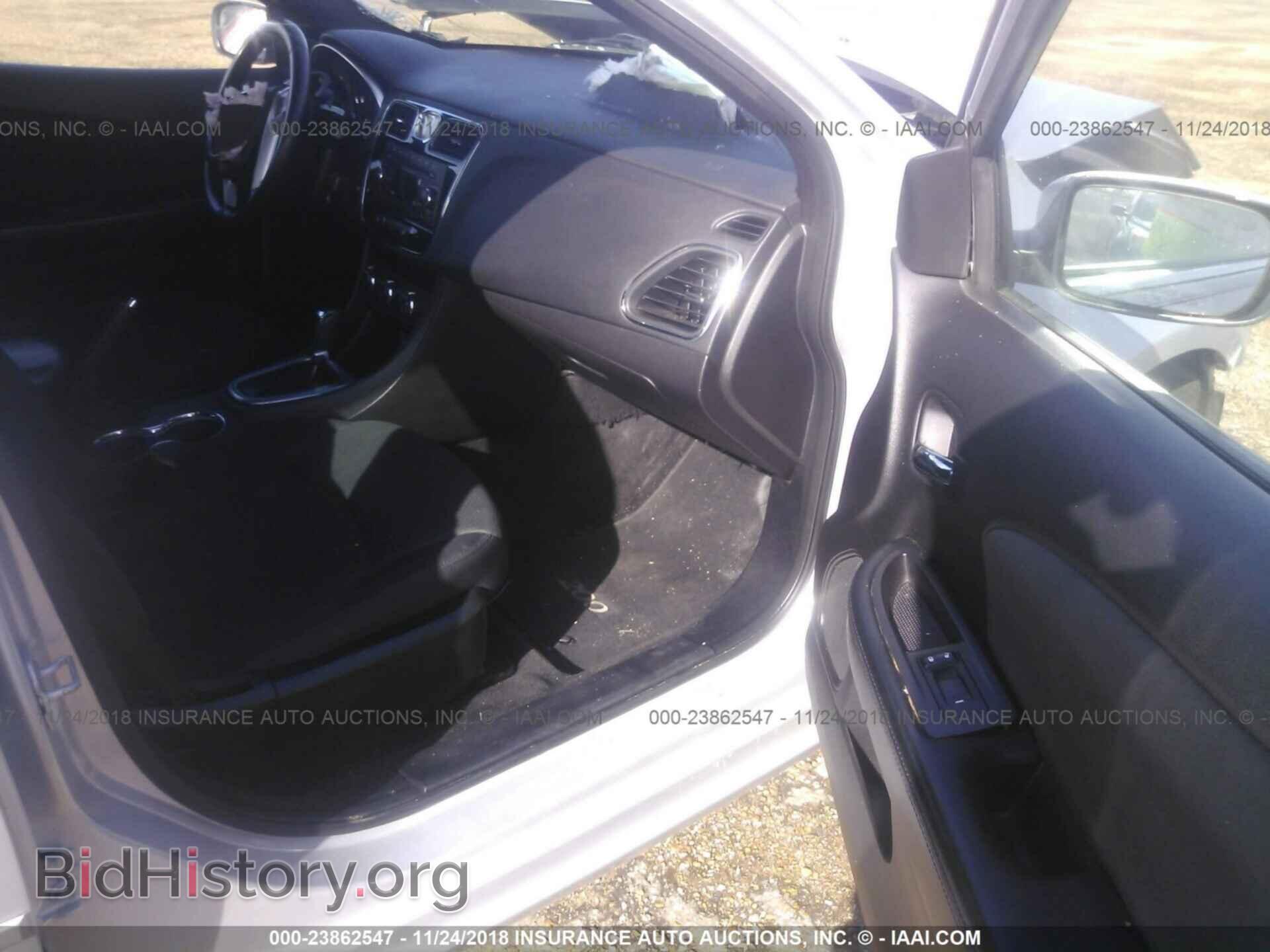 2012 Chrysler 200 - VIN: 1C3CCBBBXCN113108 - Photo 5